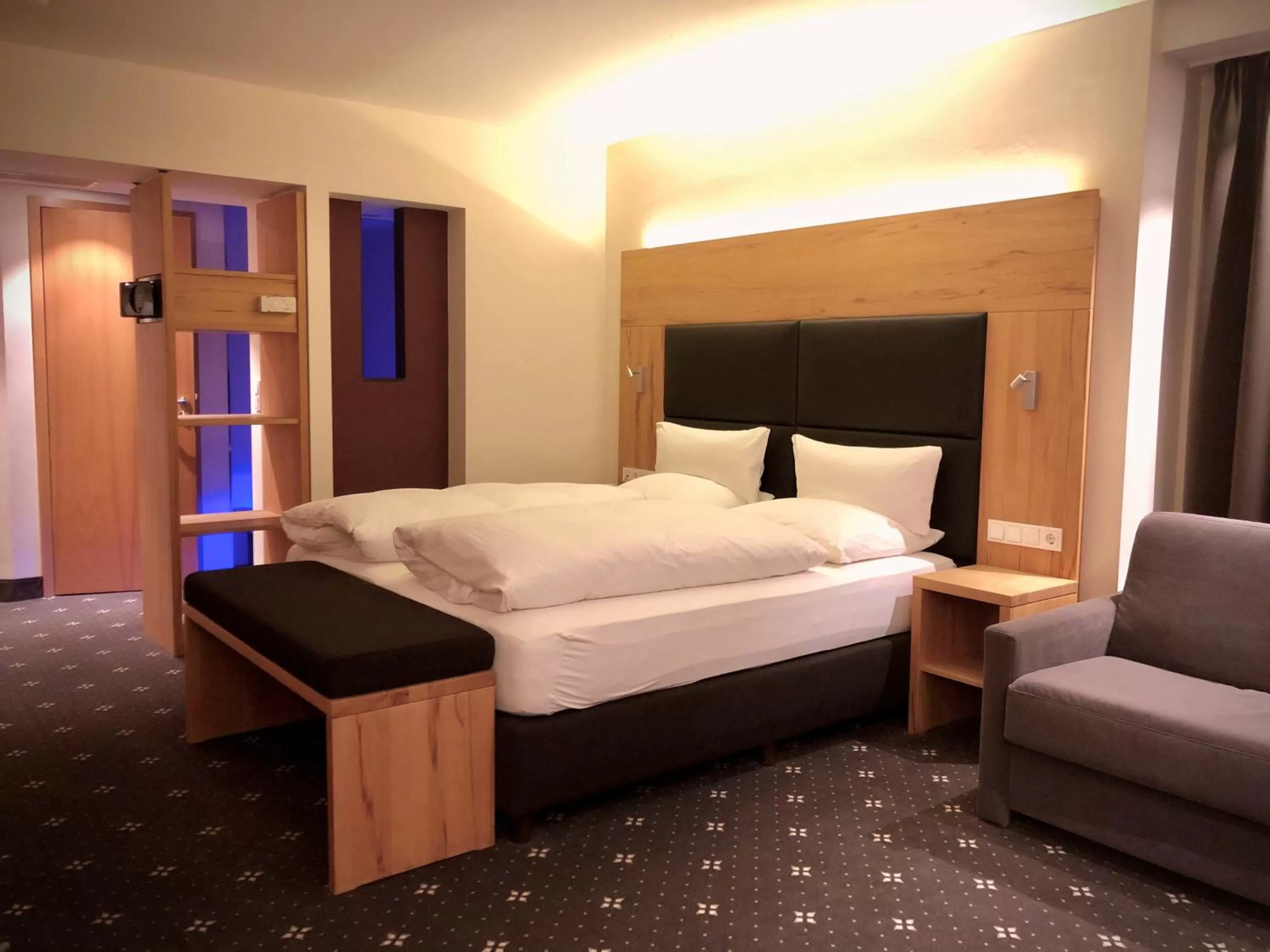 Photo of the whole room, Bed in Ringhotel Niedersachsen