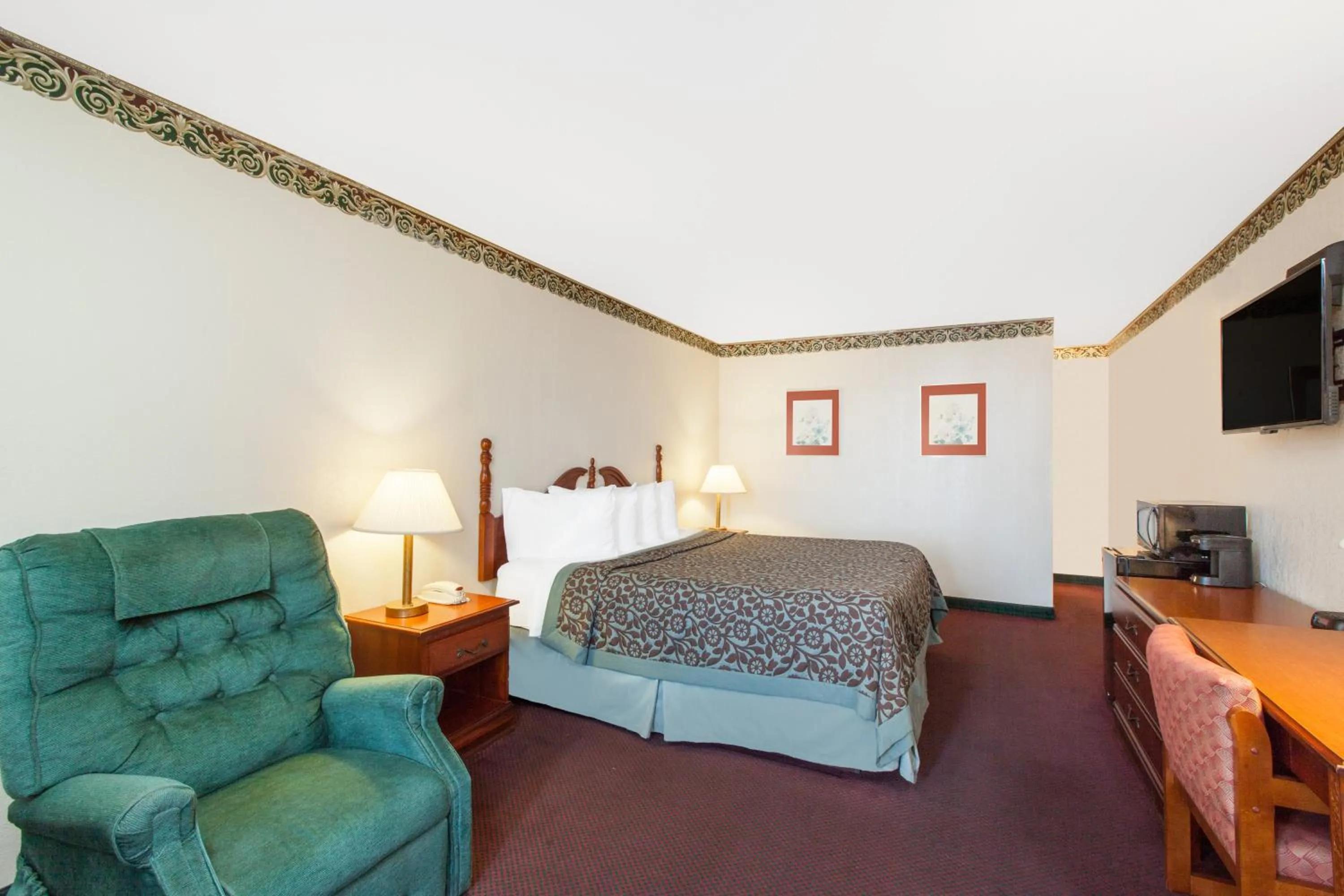 Bed in Days Inn by Wyndham Erick