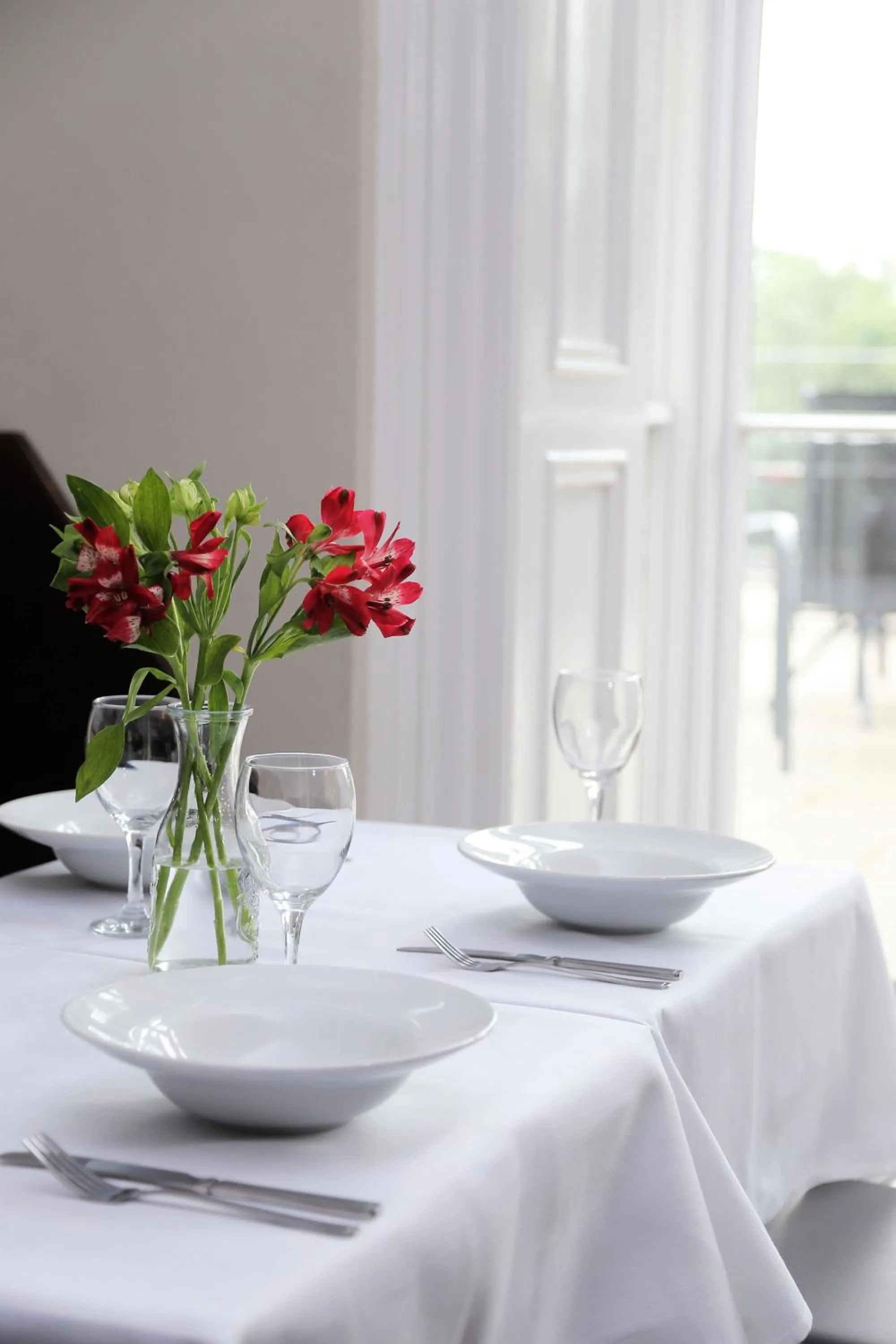 Restaurant/places to eat in Hotel Tia