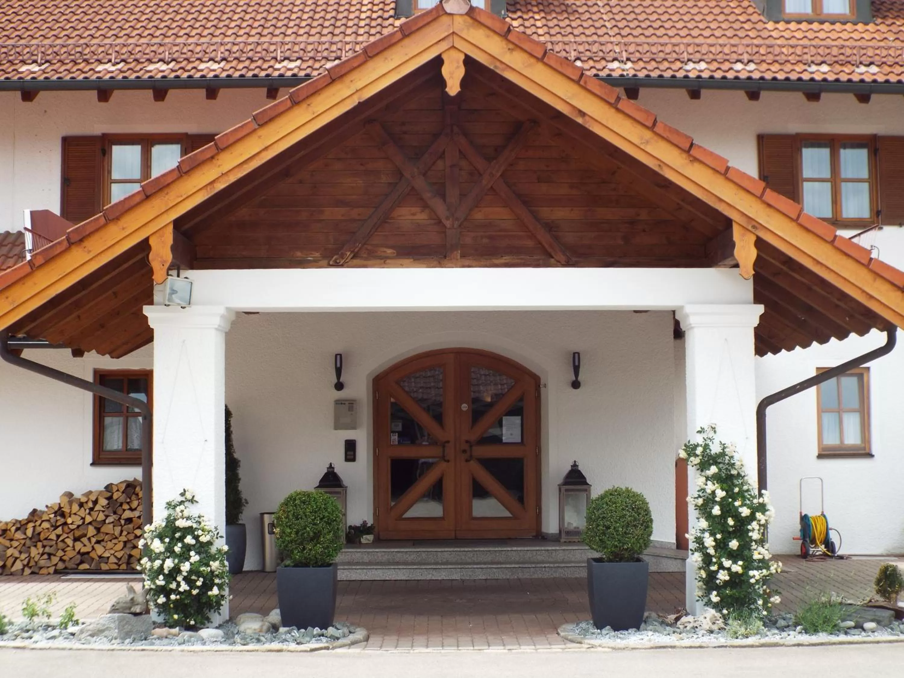 Facade/entrance, Property Building in Hotel Isartaler Hof