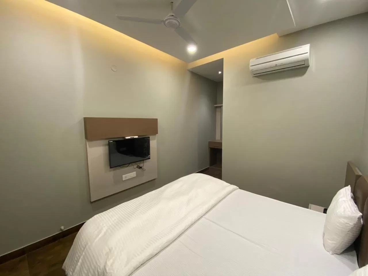 TV and multimedia in Hotel The Retro Regency