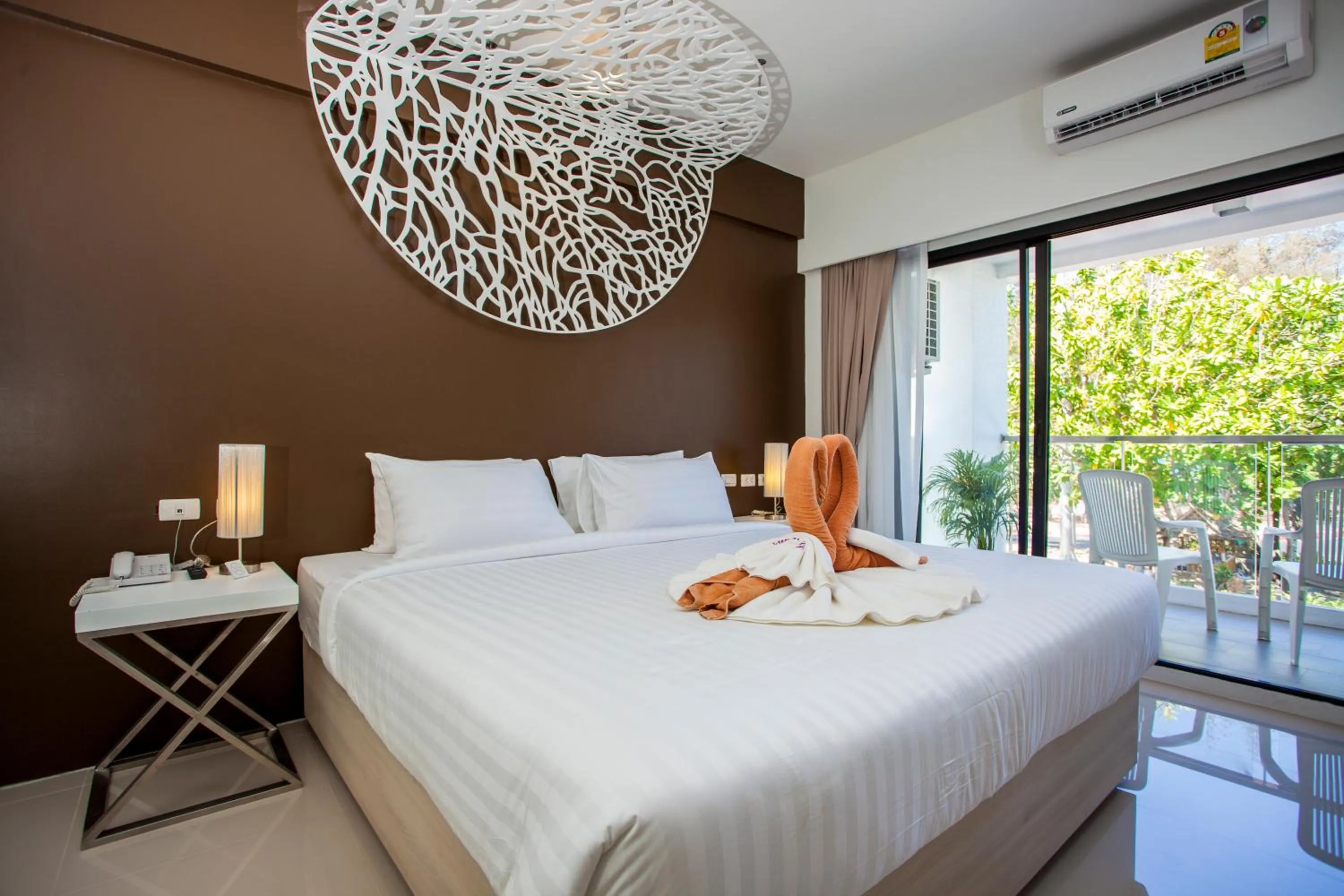 Photo of the whole room, Bed in Coral Inn