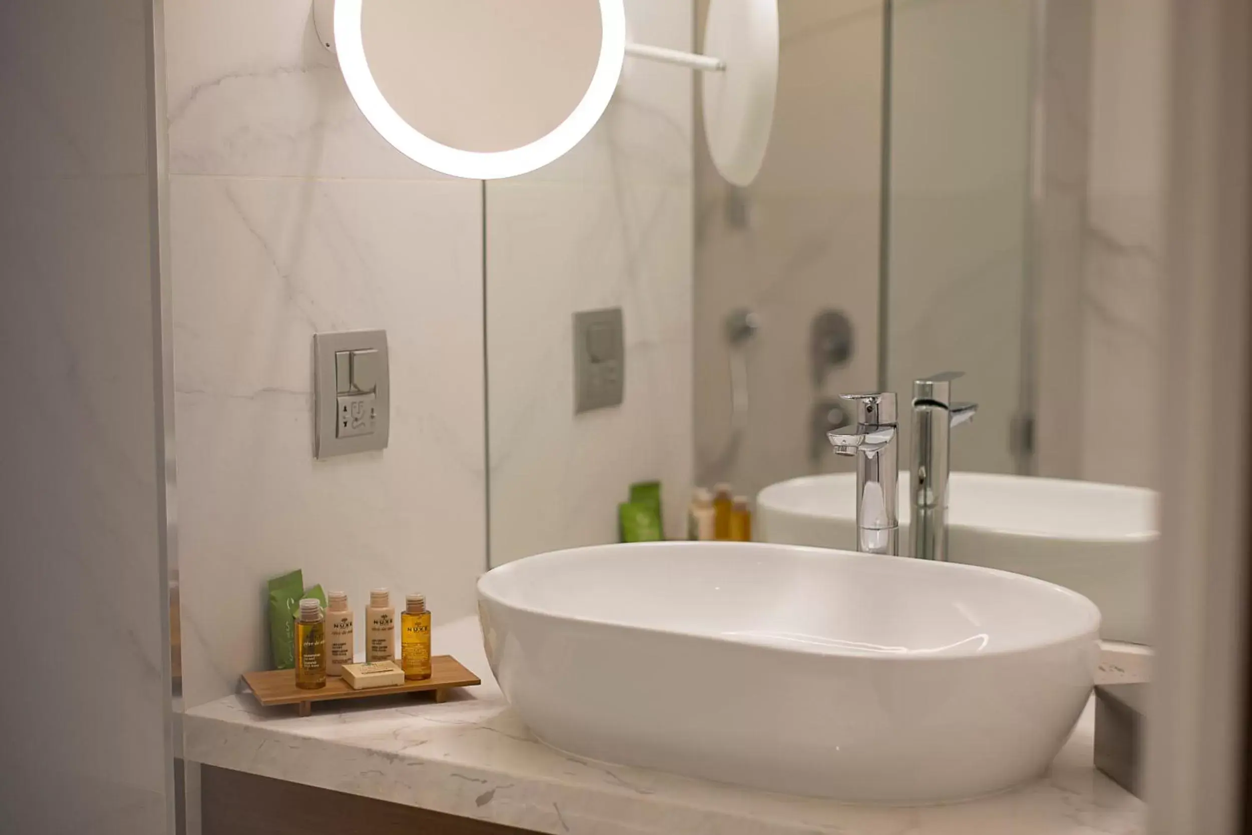 Executive Double Room with City View in Makedonia Palace Executive Double Room with City View in Makedonia Palace