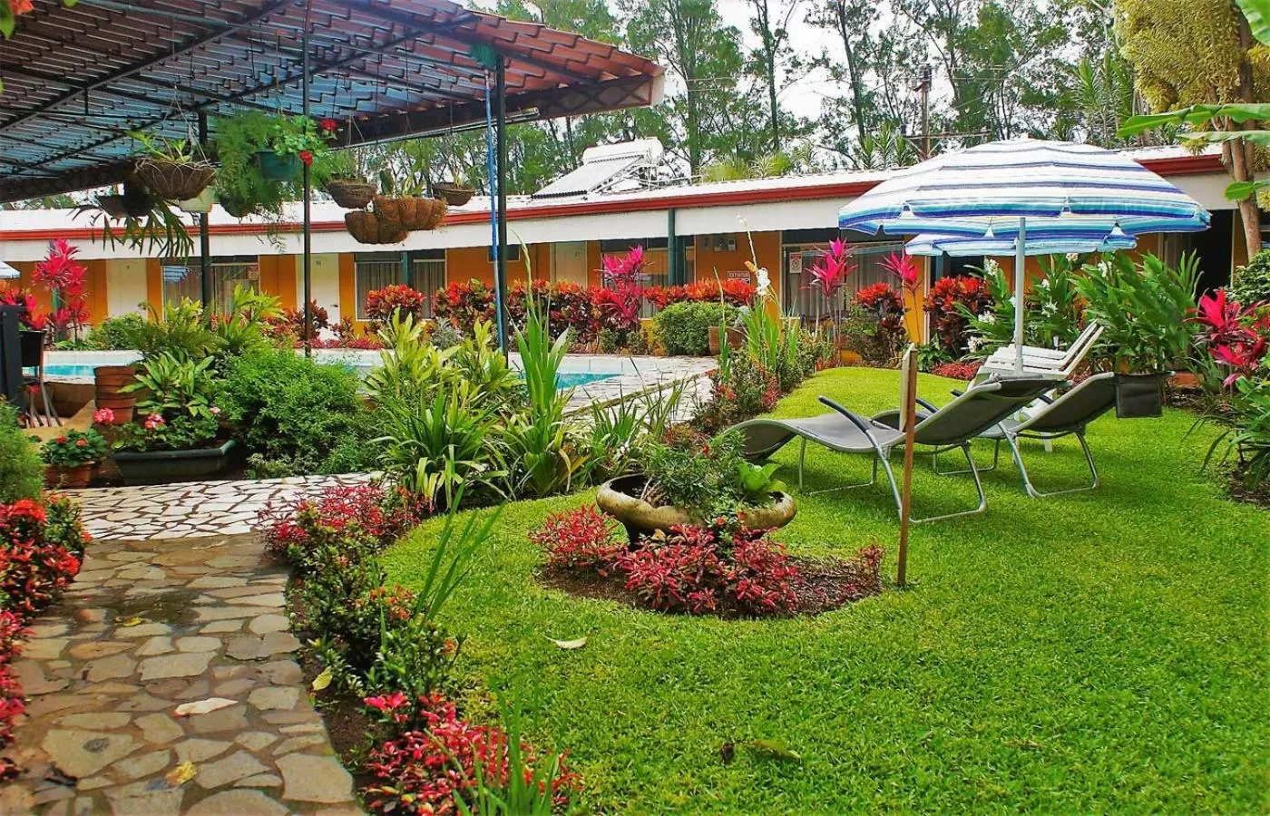 Patio in Hotel Puerta del Sol - San Jose Airport