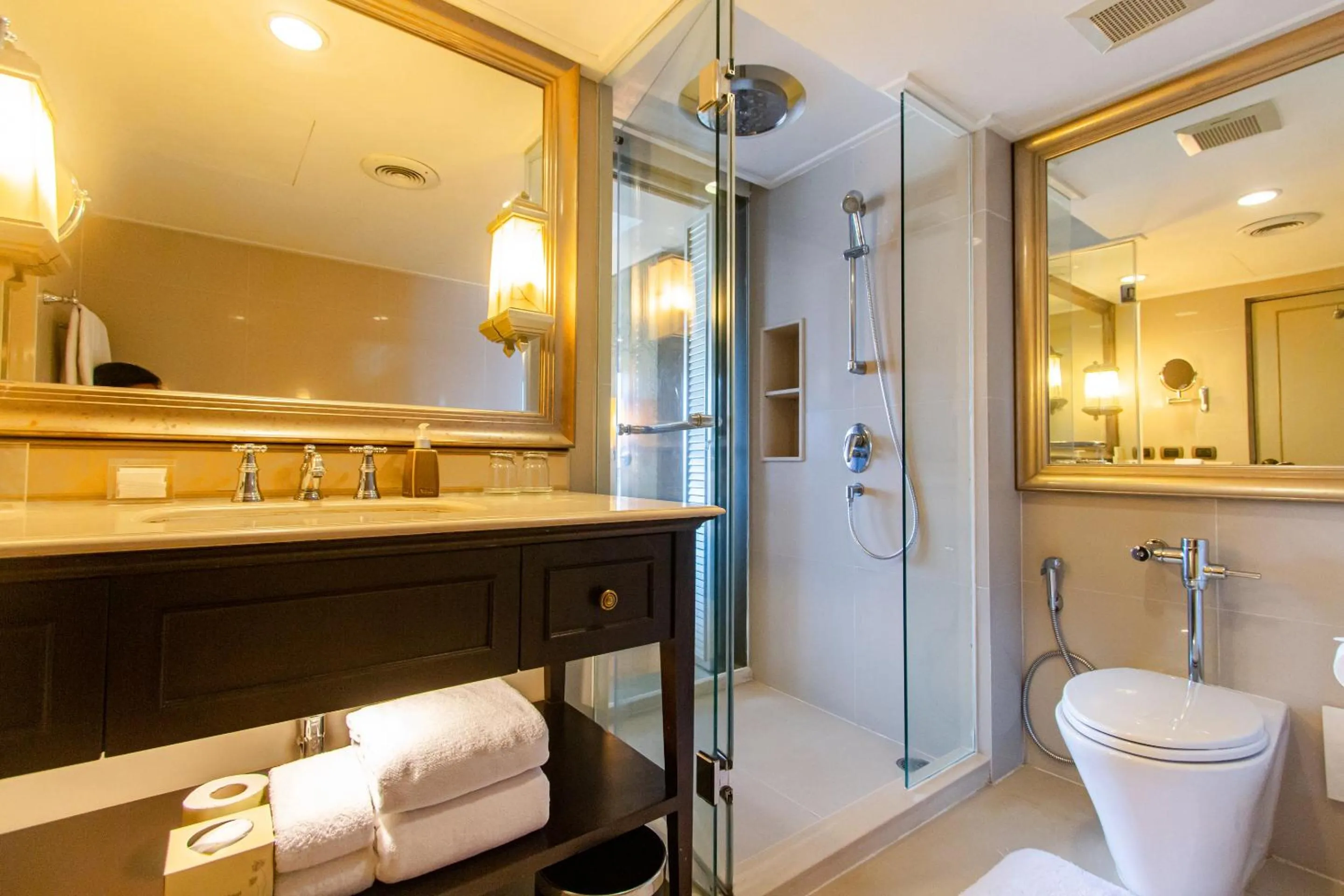 Bathroom in Dusit Thani Pattaya