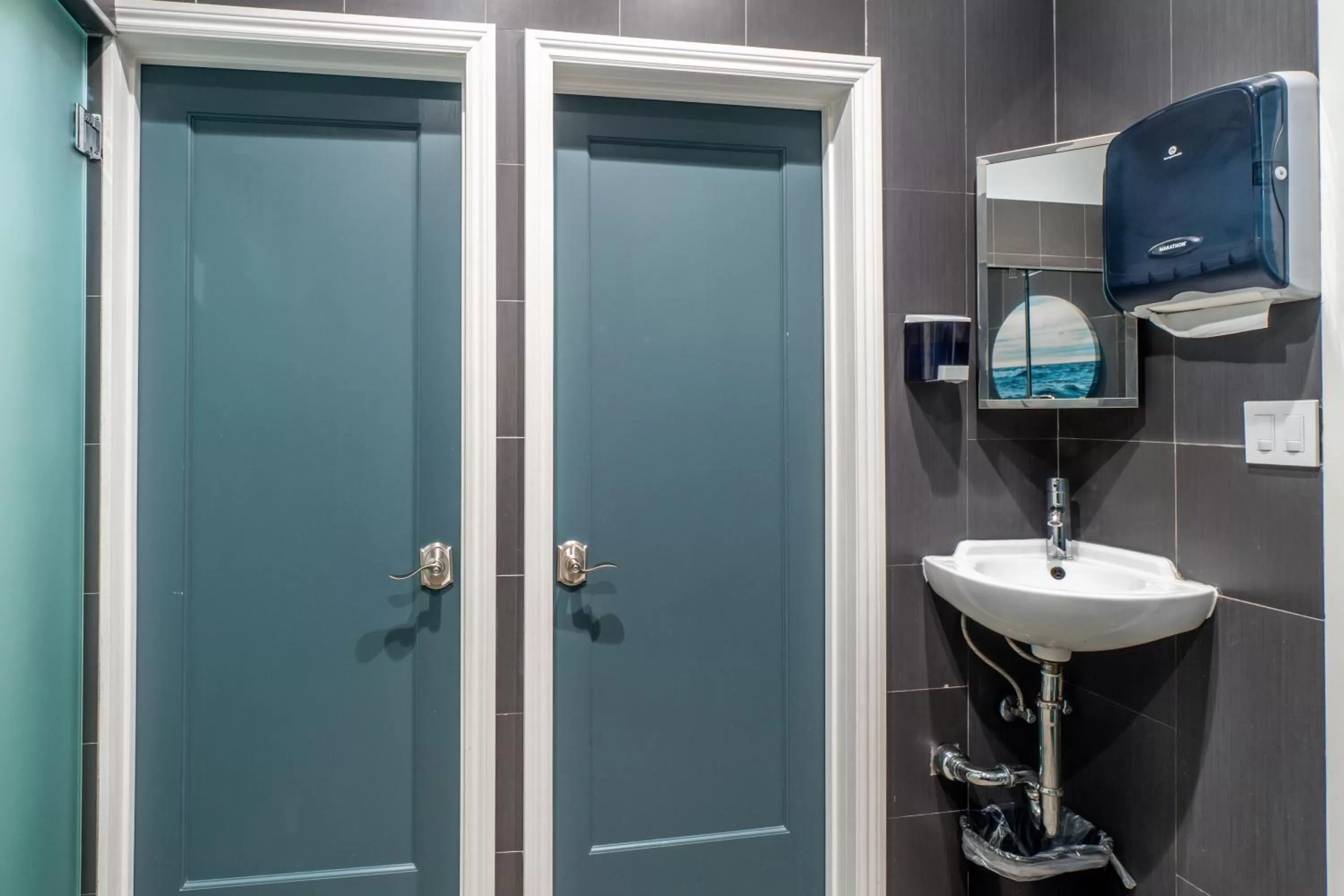 Shower in Ram's Hotel