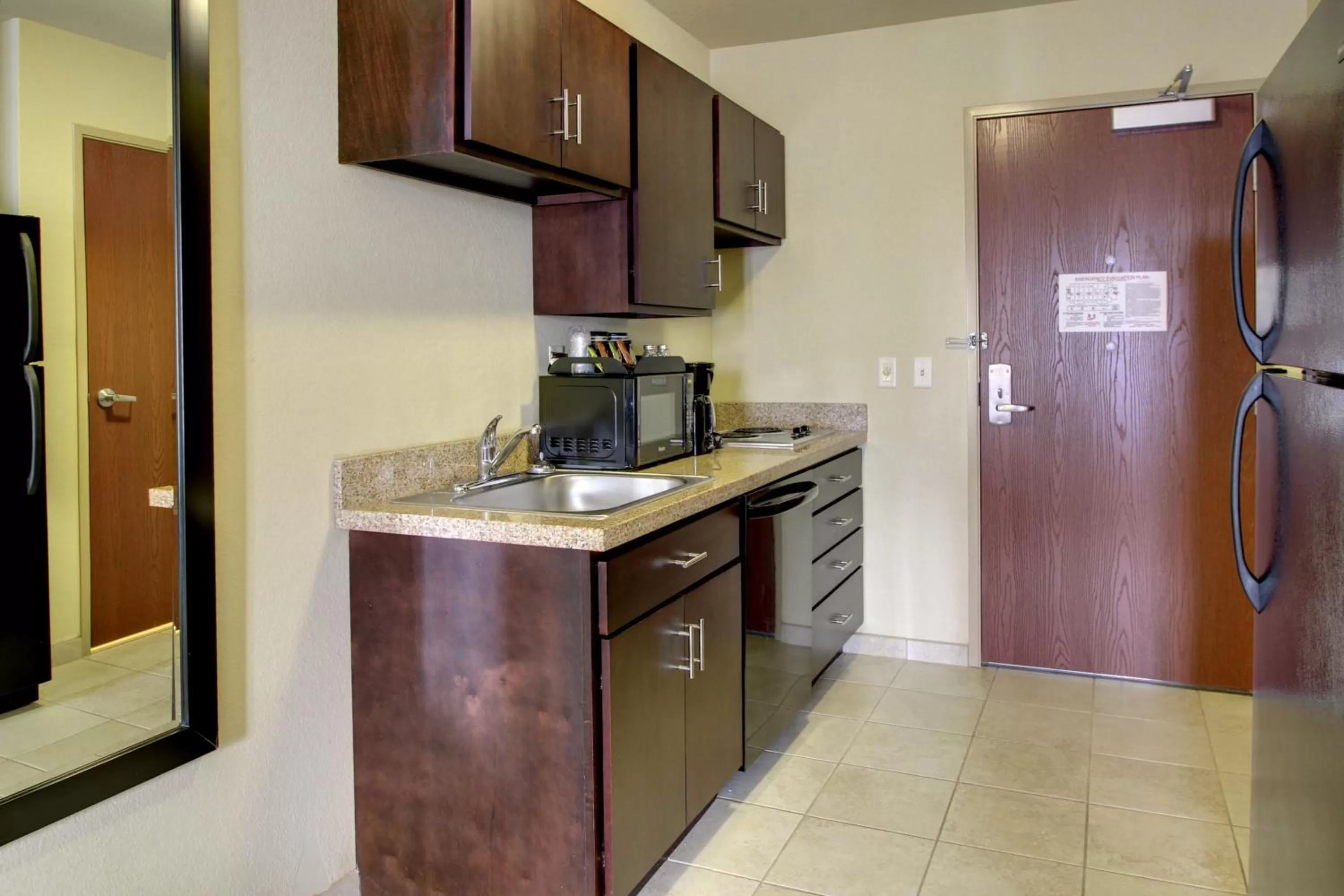 Kitchen or kitchenette in Cobblestone Inn & Suites-Winterset
