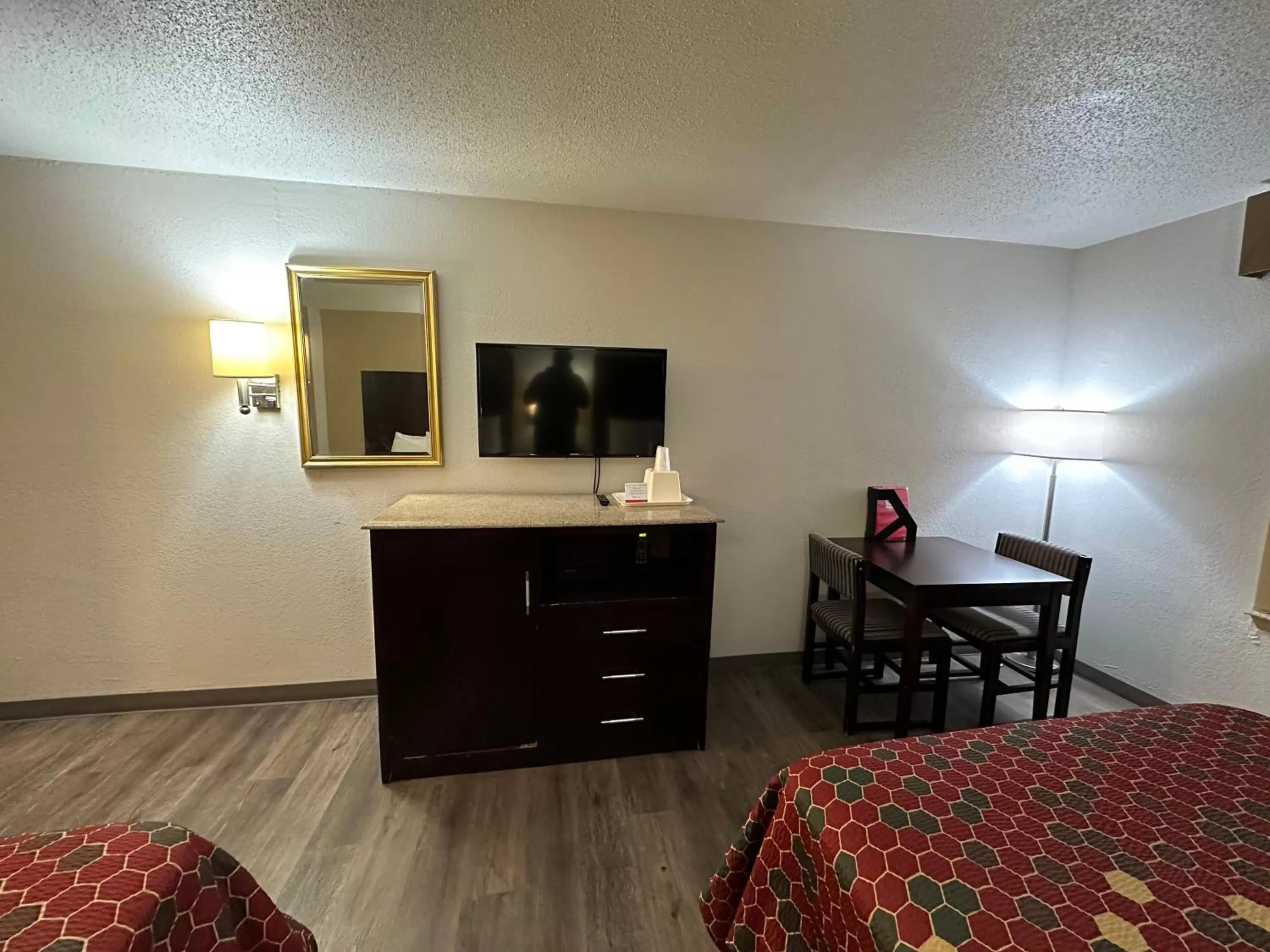 Other, Bed in Econo Lodge Scranton near Montage Mountain