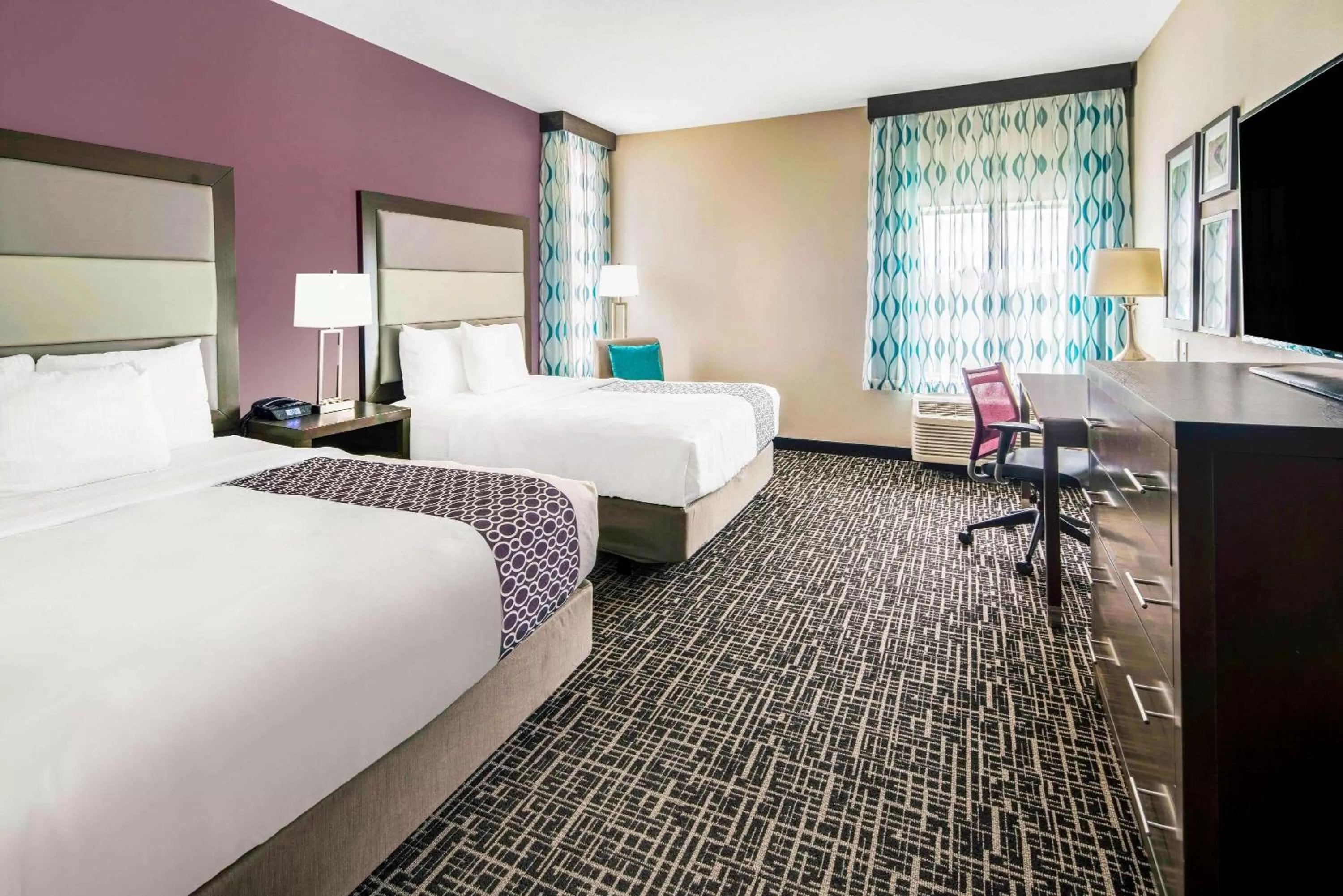 Queen Room with Two Queen Beds and Bath Tub - Mobility Accessible/Non-Smoking in La Quinta by Wyndham McAllen La Plaza Mall