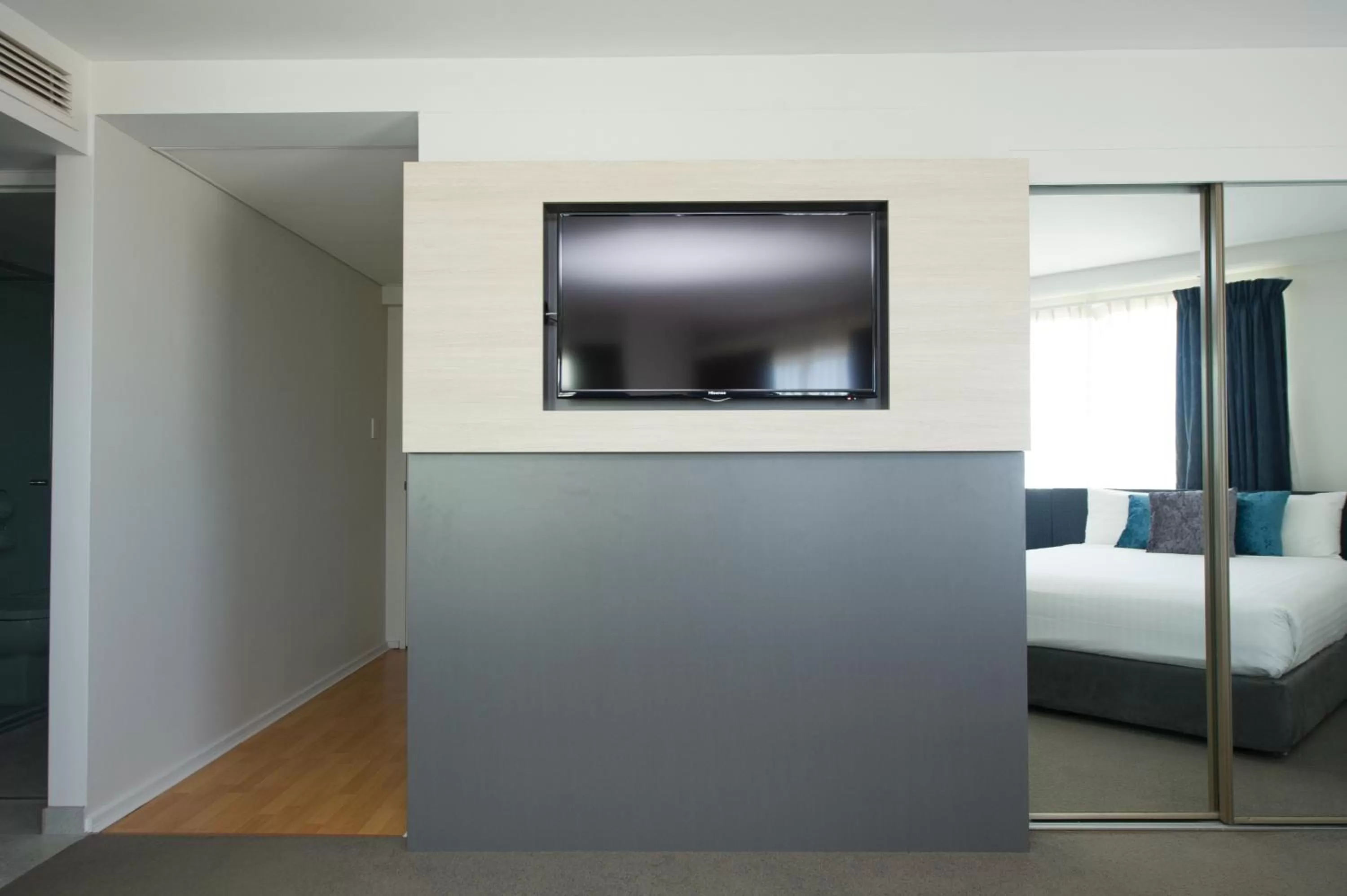 TV and multimedia, Bed in The Lord Forrest Hotel