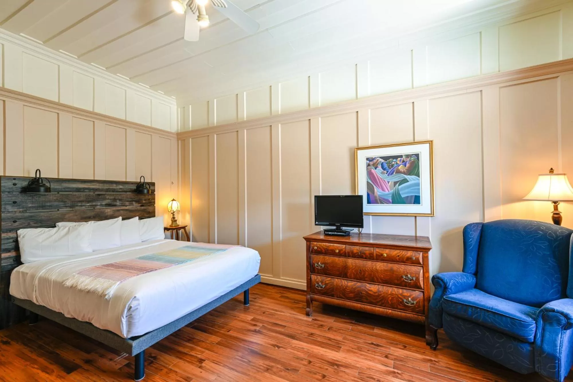 Bed in Hôtel-La Grande Maison et Spa