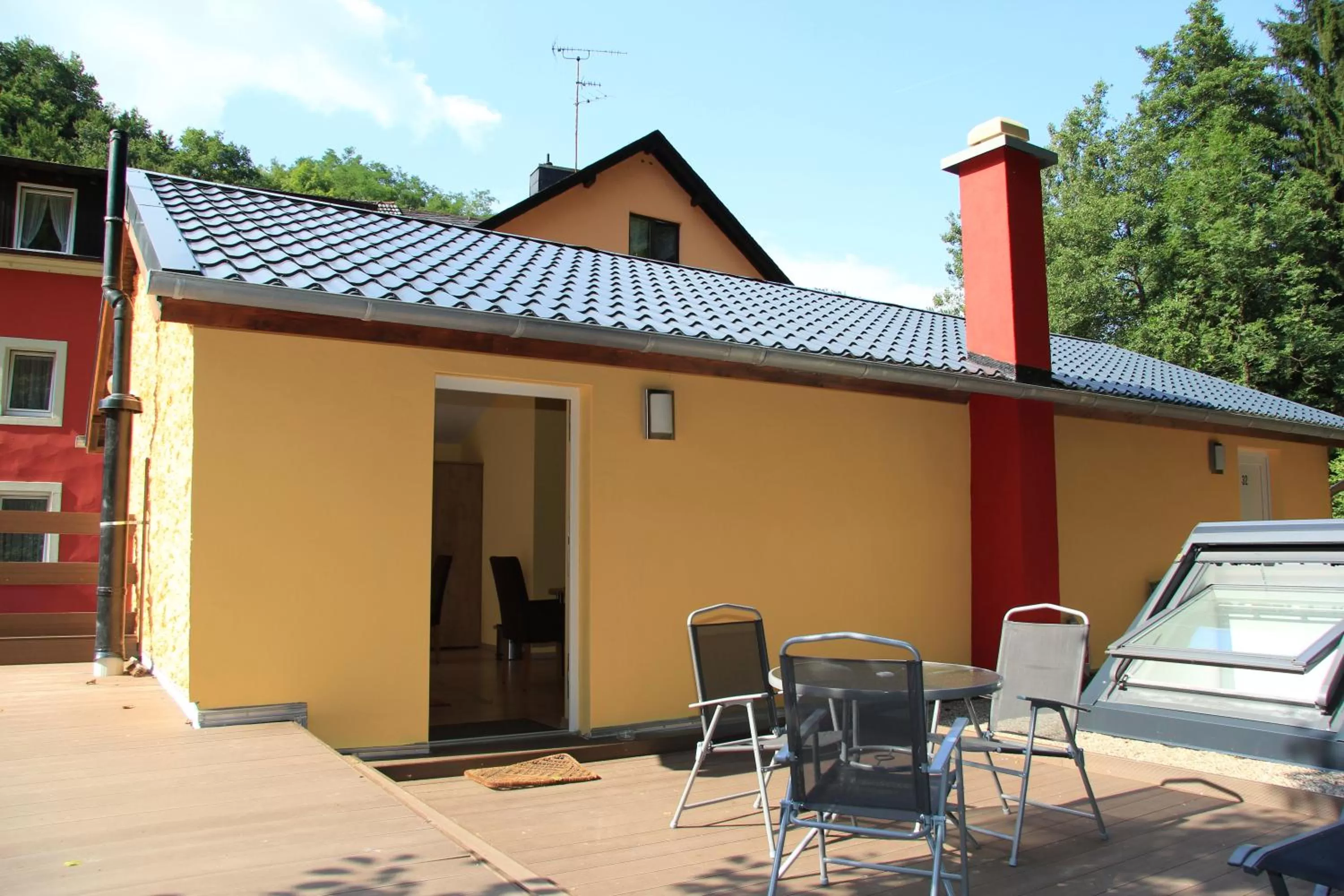 Facade/entrance in Waldhotel Albachmühle mit Albacher Stuben