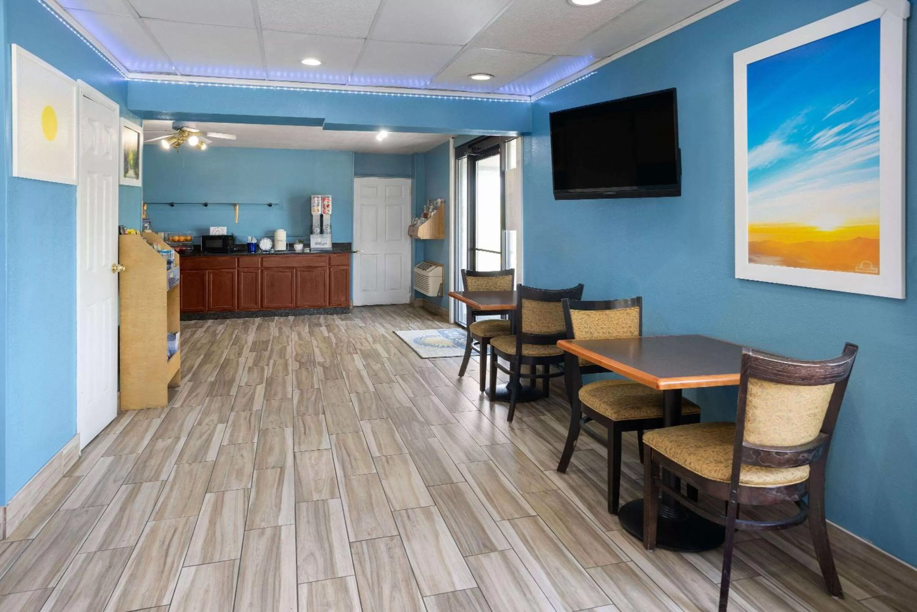 Breakfast in Days Inn by Wyndham Queensbury/Lake George