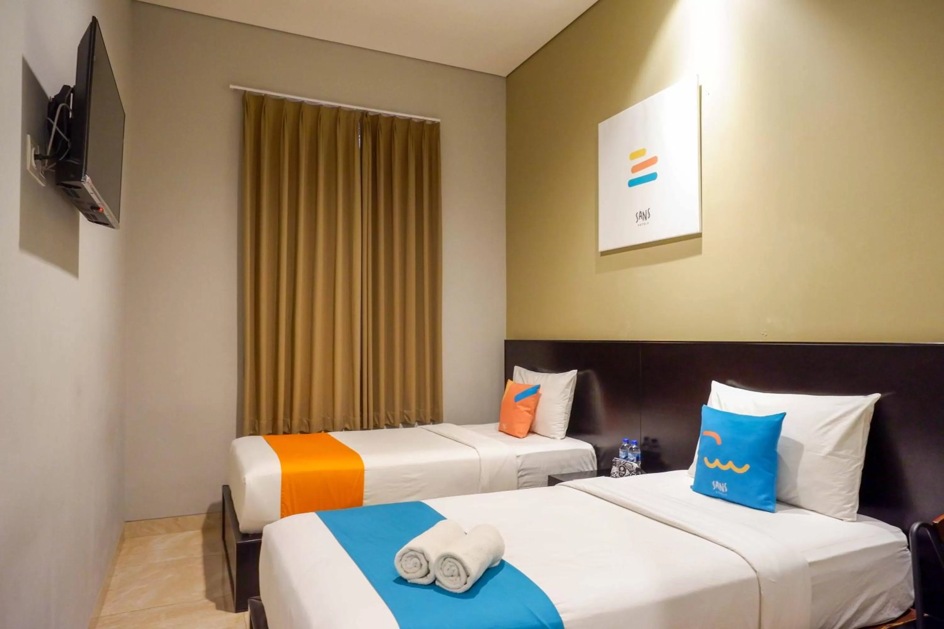 Bedroom, Bed in Sans Hotel Empress Simpang Lima