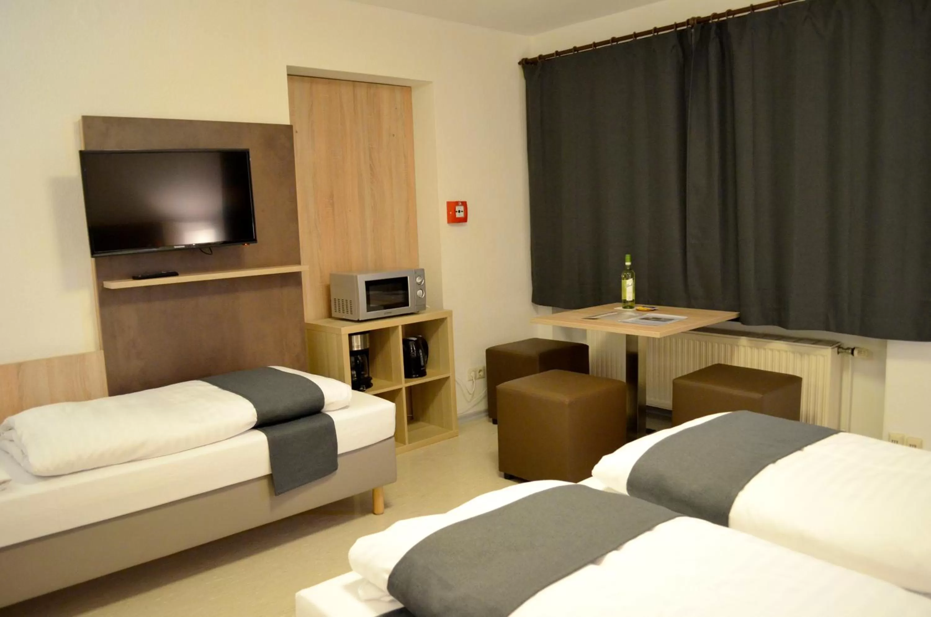 Photo of the whole room, TV/Entertainment Center in Hana Aparthotel