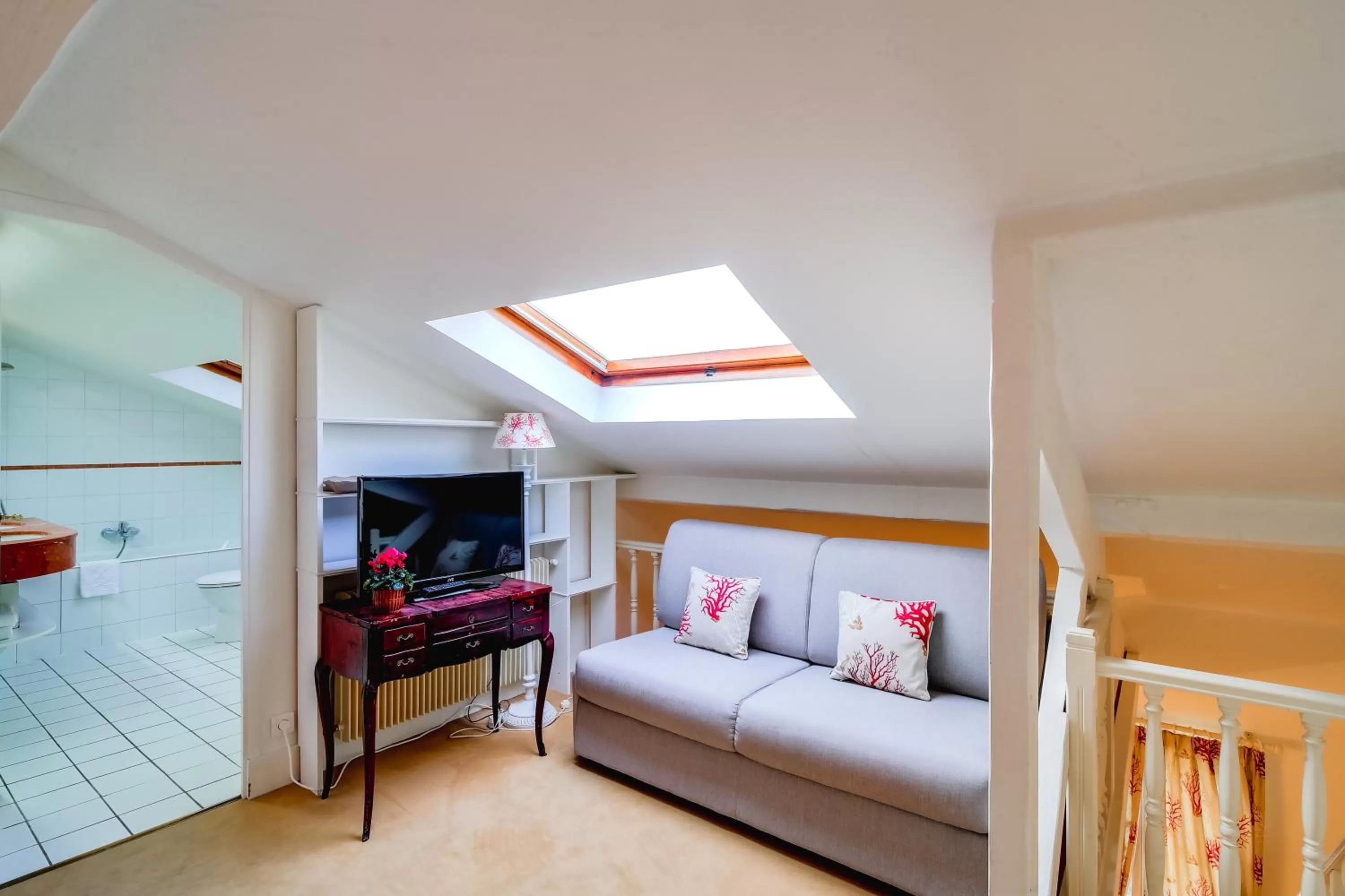 TV and multimedia, Bed in Villa Escudier Appart-hôtel