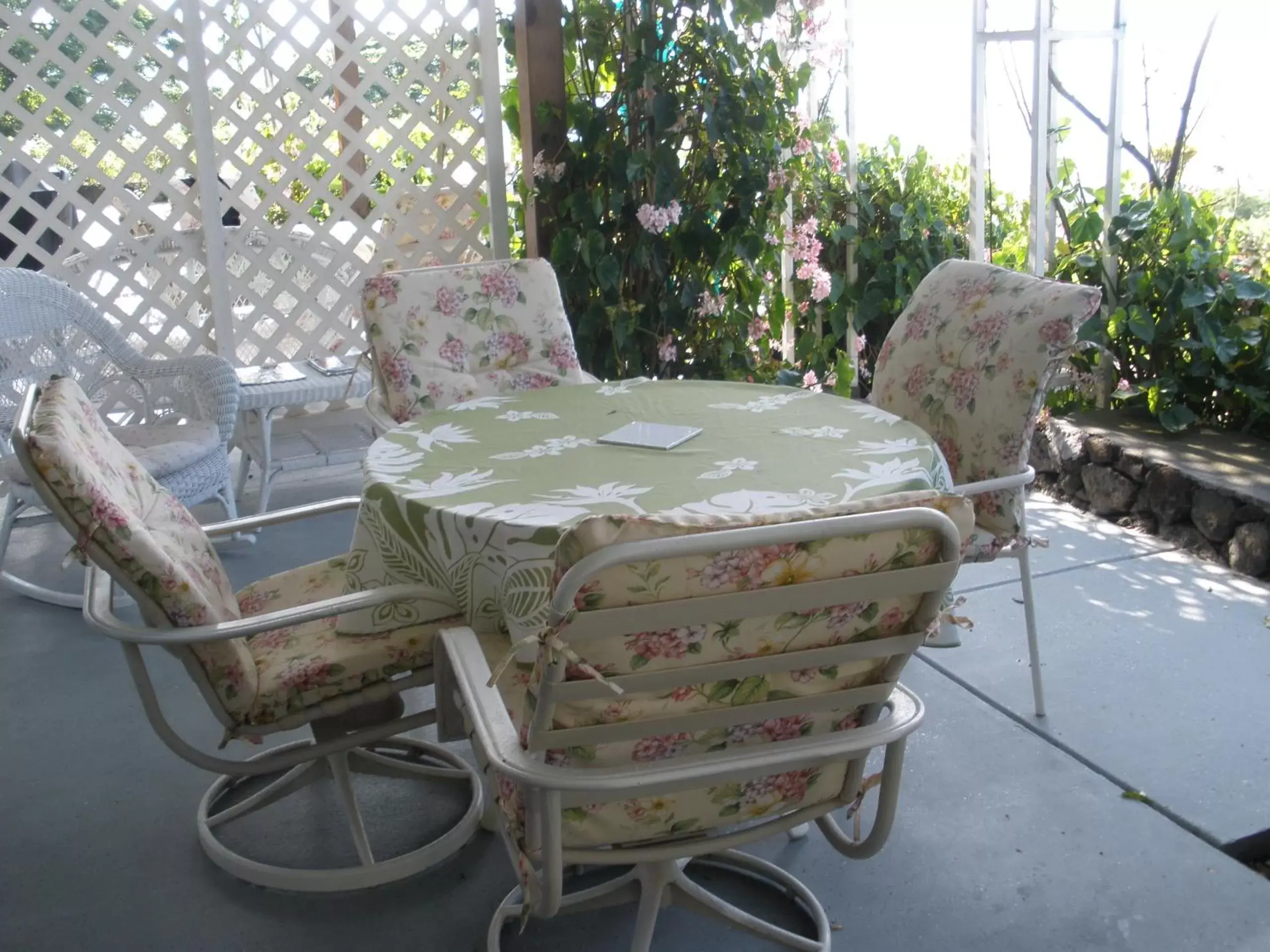 Deluxe King Suite with Ocean View in Belle Vue Kona Inc Deluxe King Suite with Ocean View in Belle Vue Kona Inc