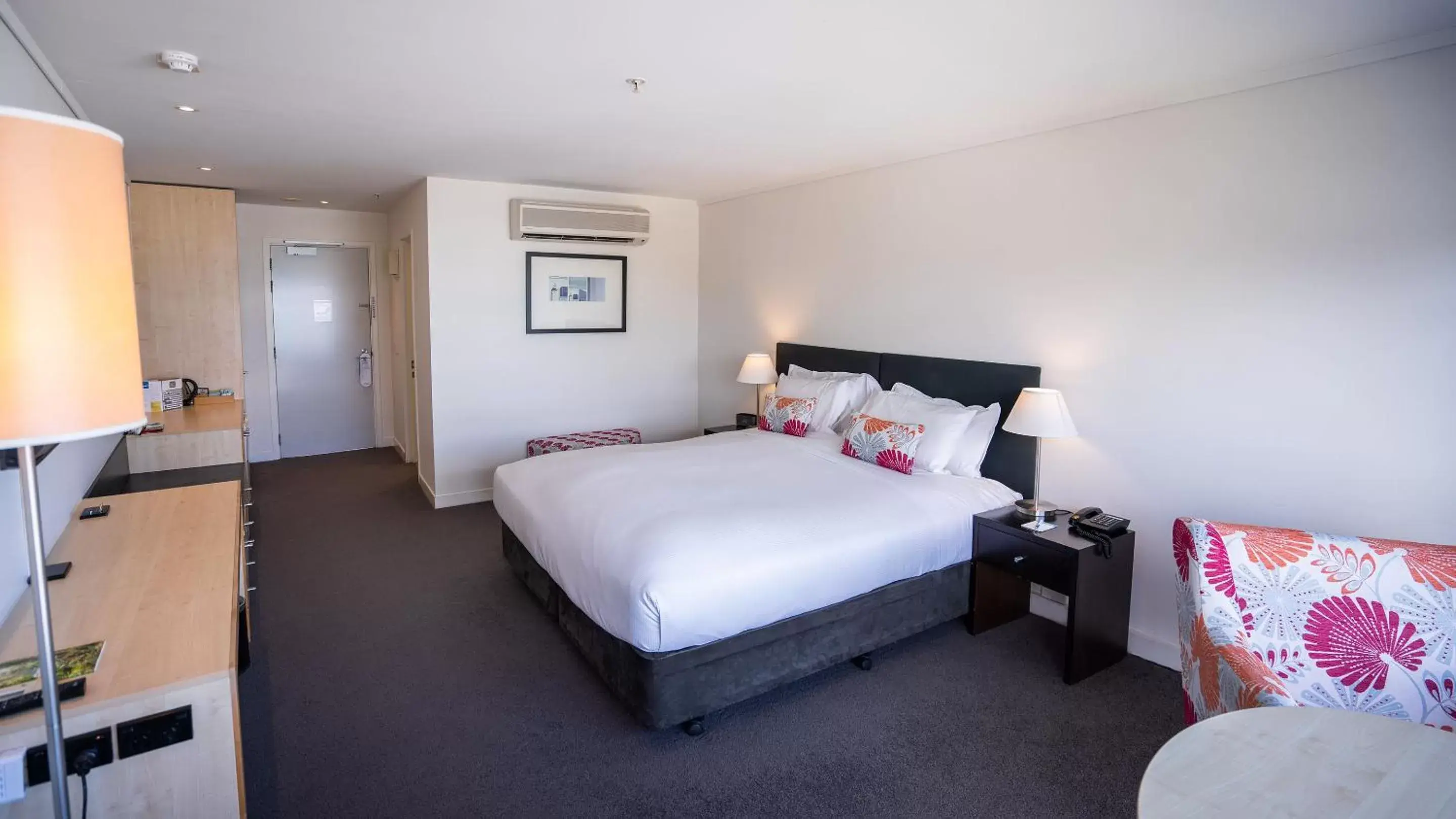 Superior King Room in Scenic Hotel Te Pania Superior King Room in Scenic Hotel Te Pania