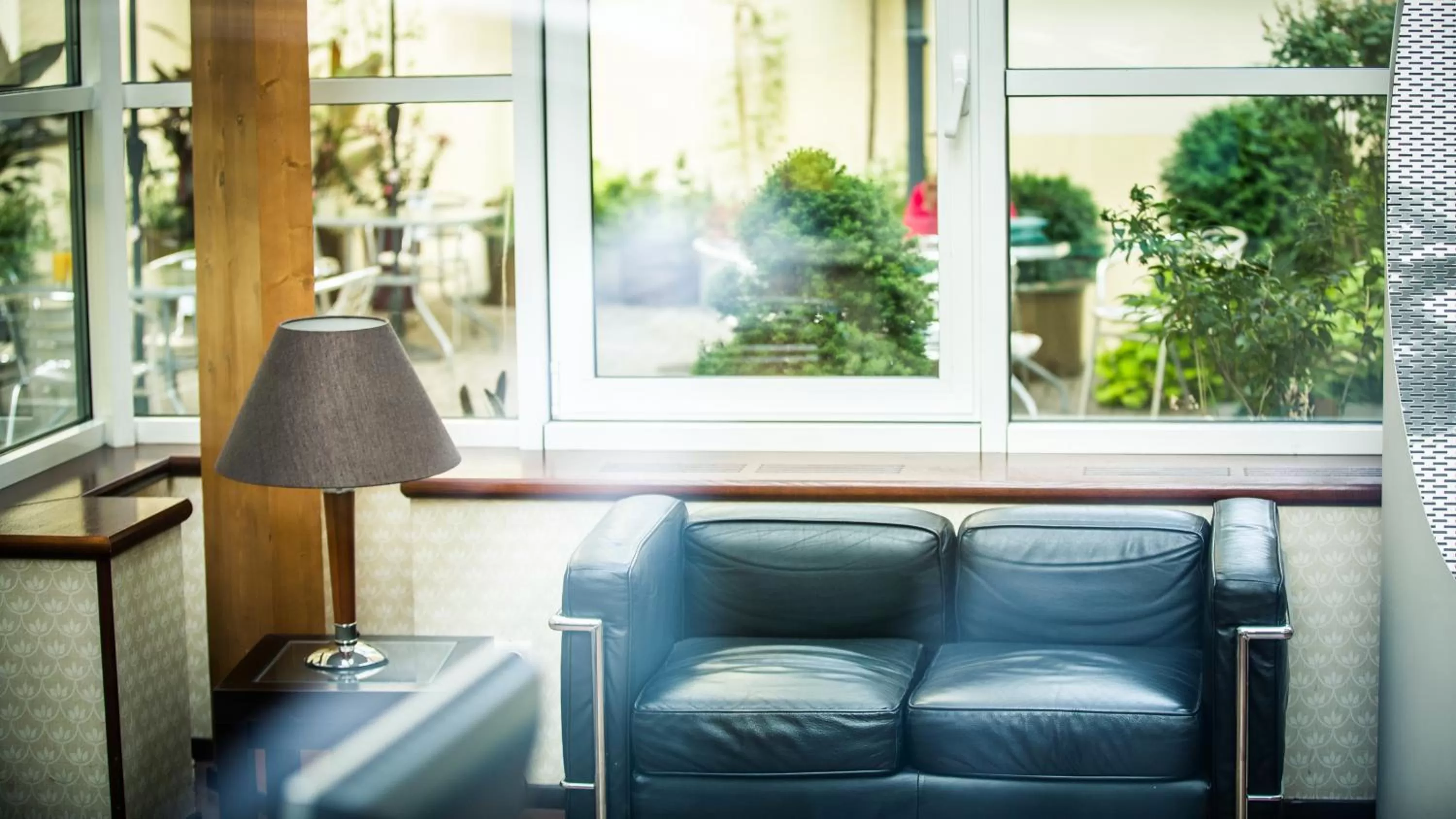 Communal lounge/ TV room in Hestia Hotel Jugend