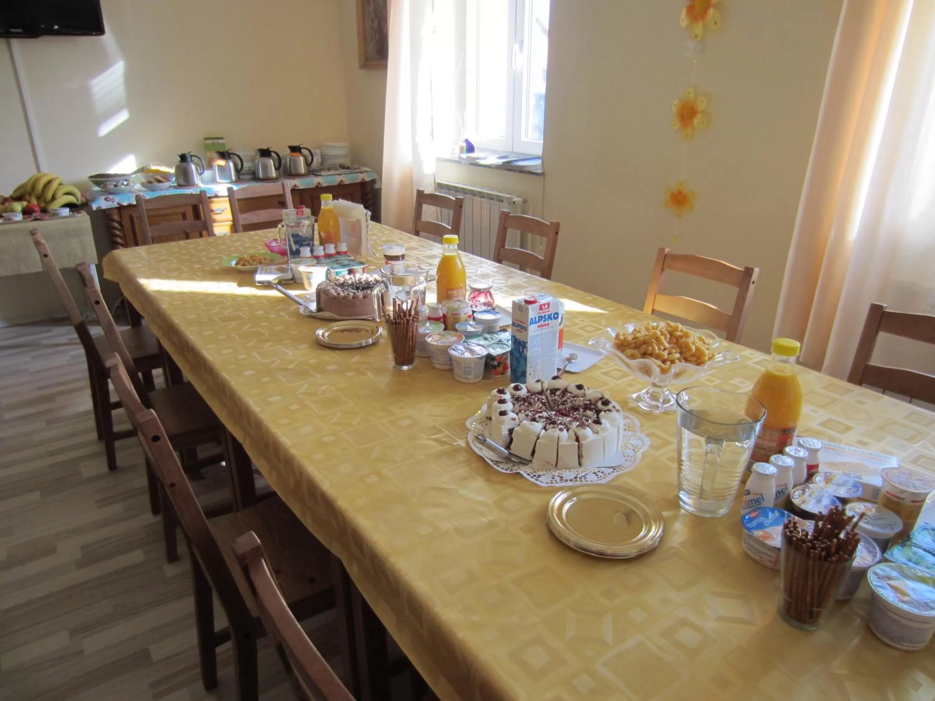 Lobby or reception, Restaurant/Places to Eat in Hostel Sonce