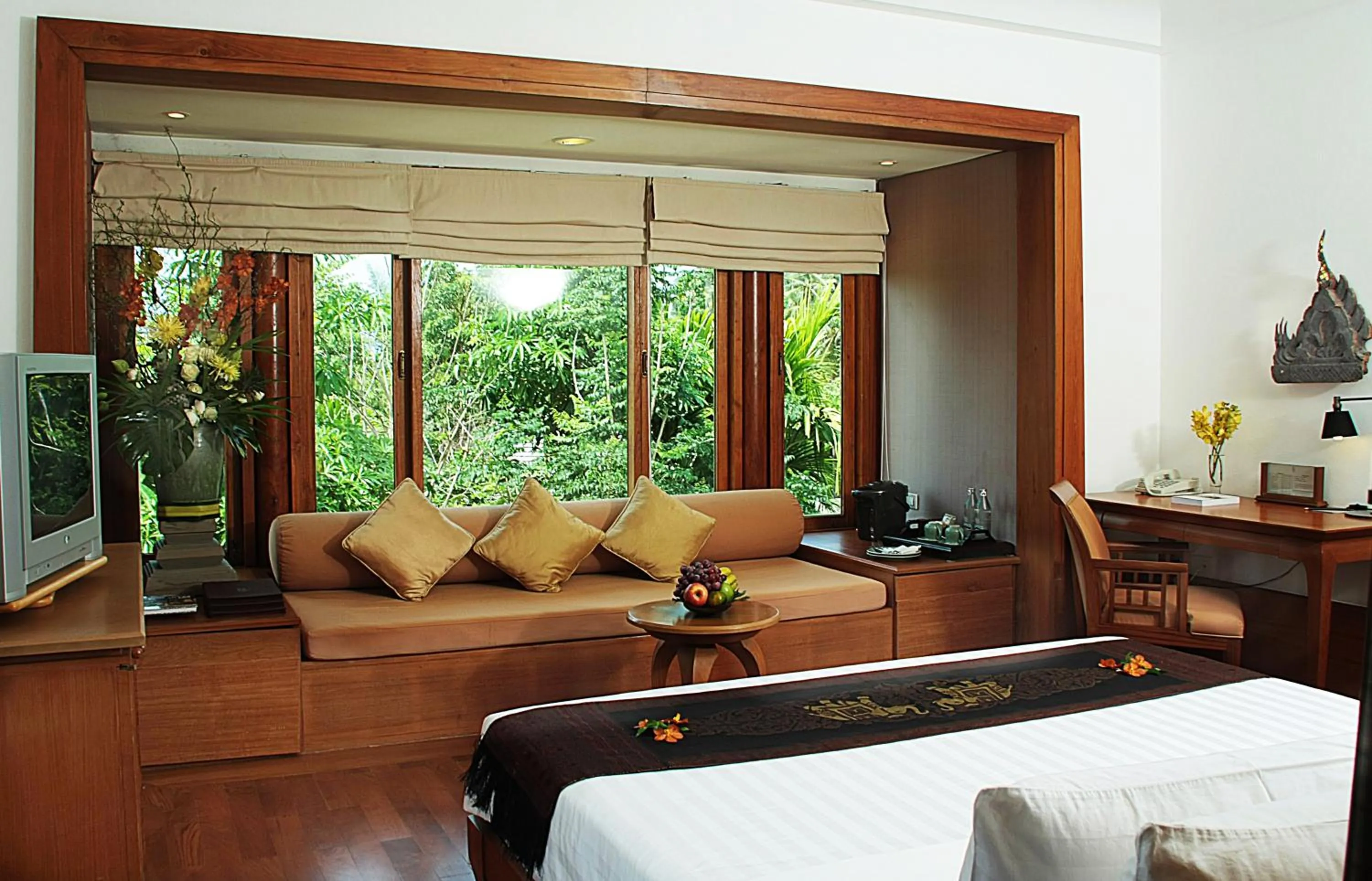 Bed in Nakamanda Resort and Spa