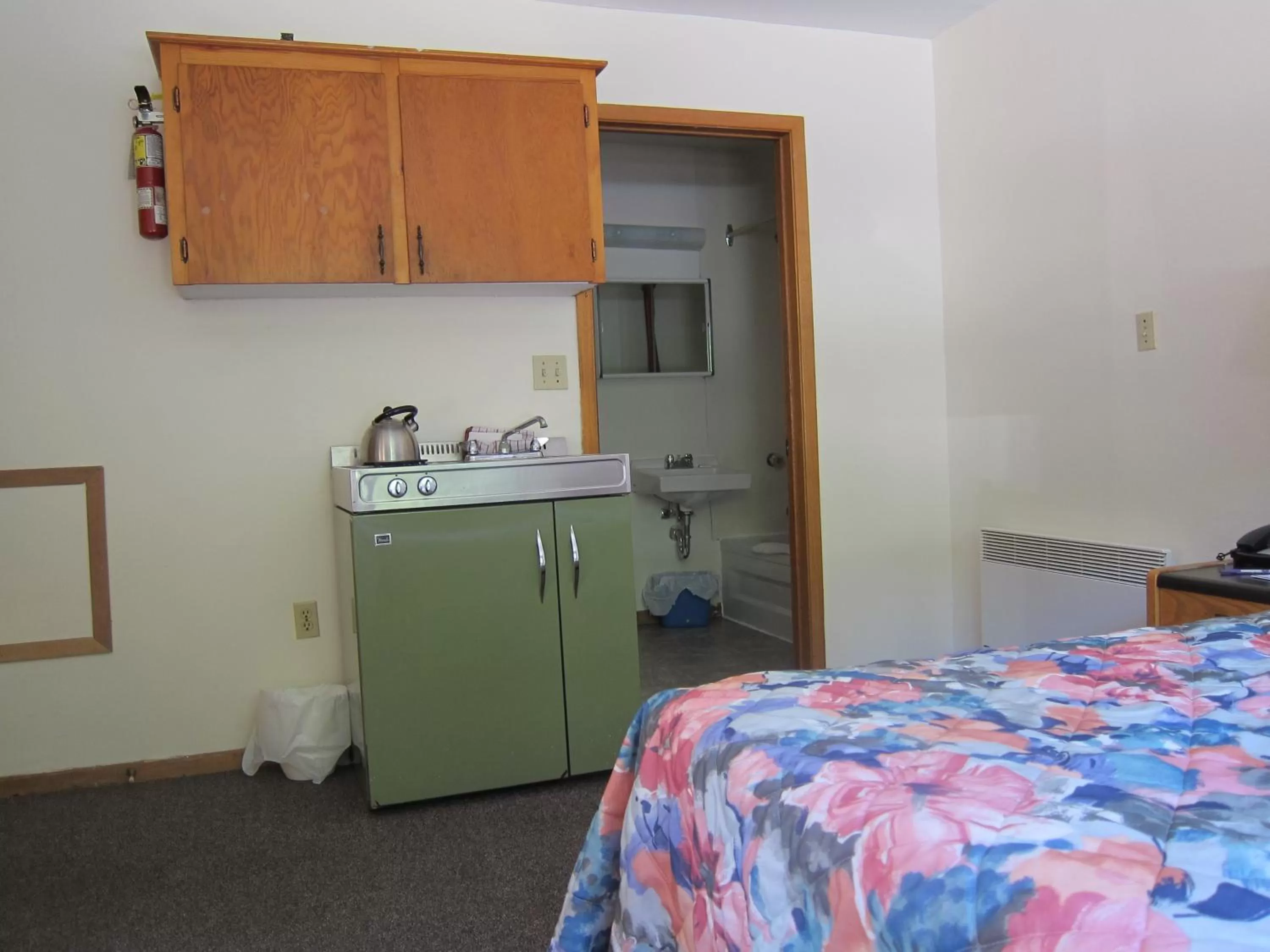 Kitchen or kitchenette in Shine Motel