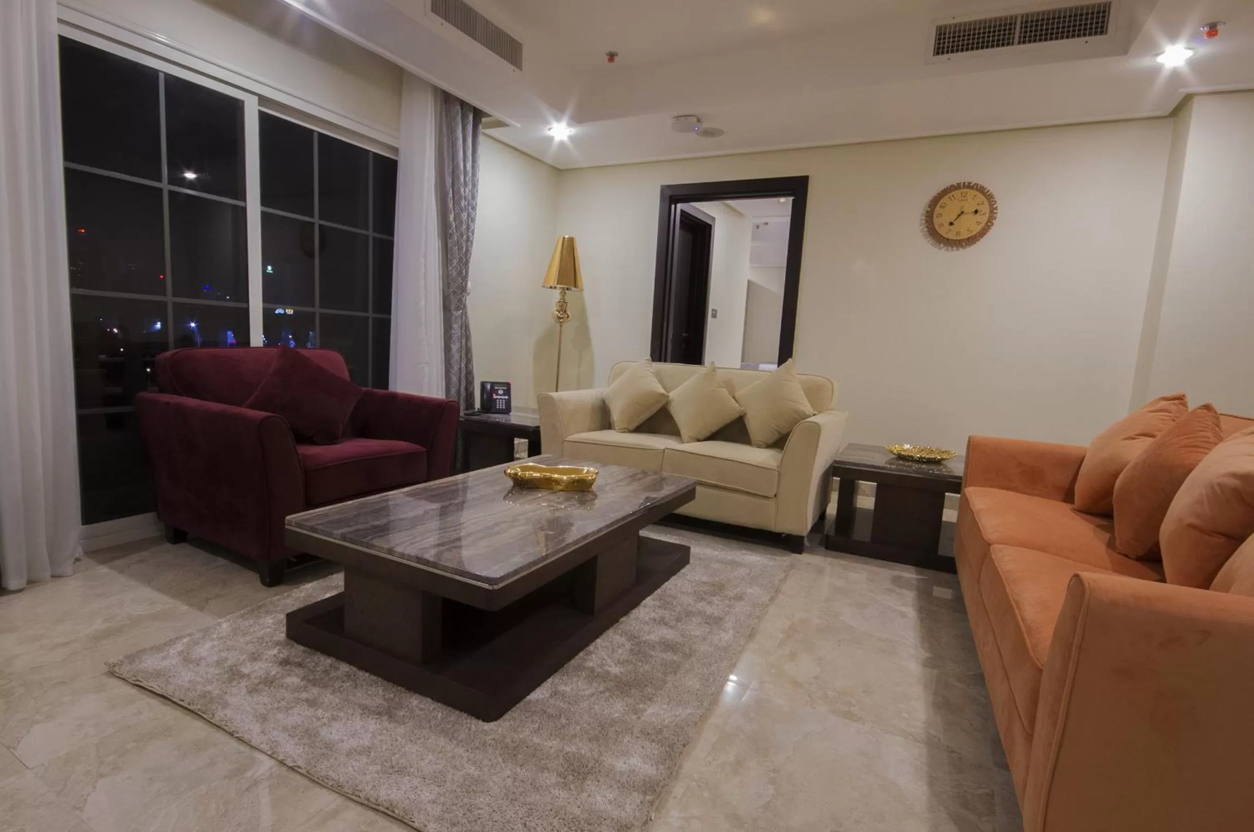 Living room in Adams Hotel