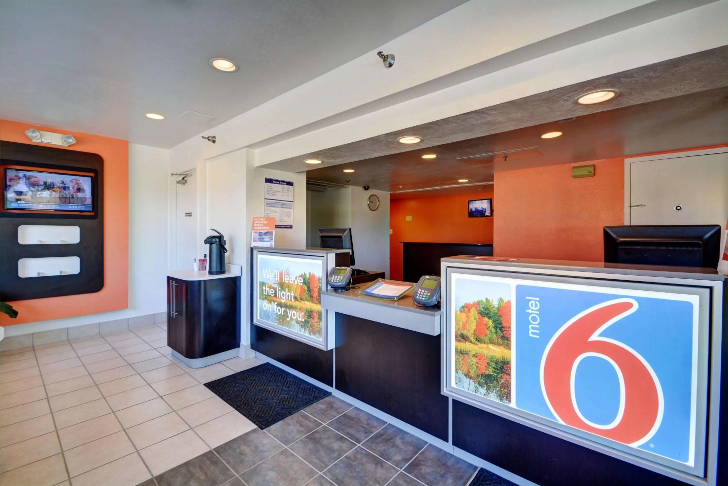 Lobby or reception in Motel 6-Windsor Locks, CT - Hartford