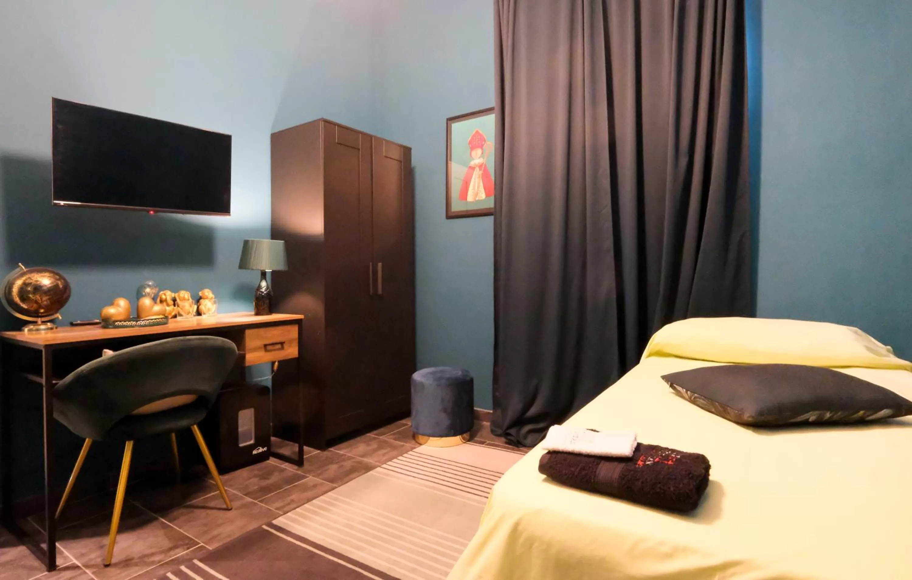 Bedroom, Bed in LH51 Rooms