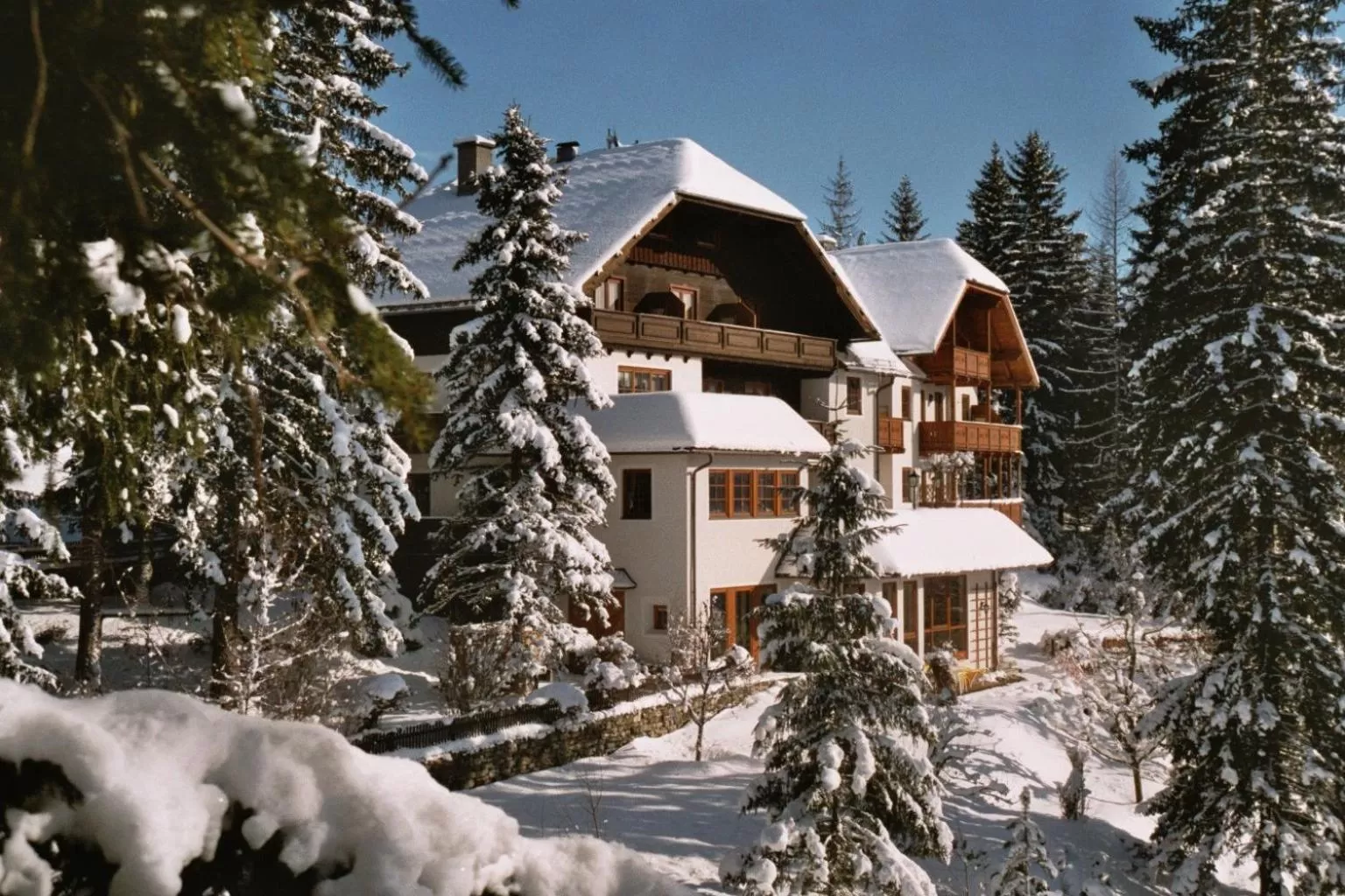 Property building, Winter in Hotel Häuserl im Wald