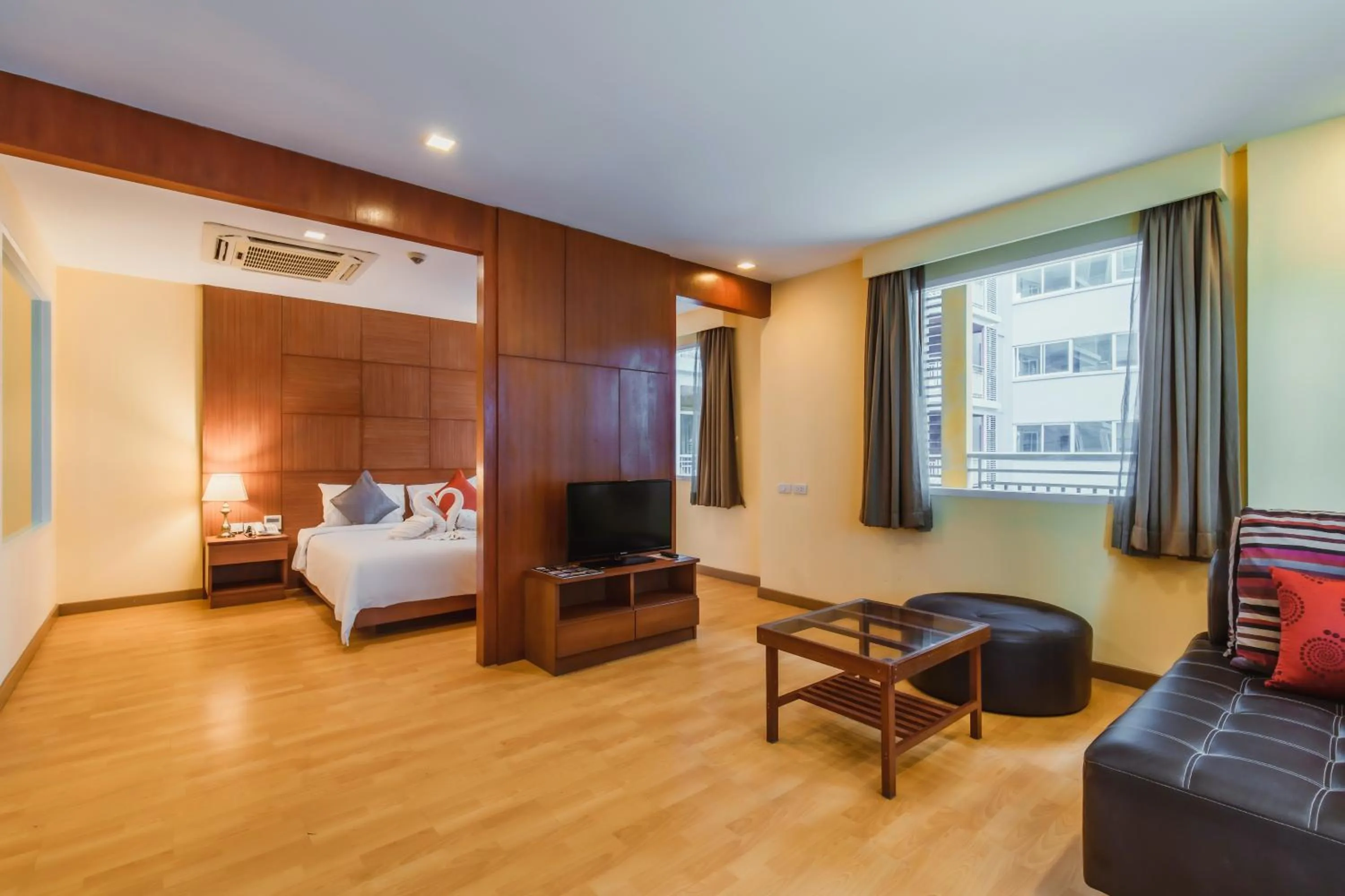 Bed in Elite Suites Patong