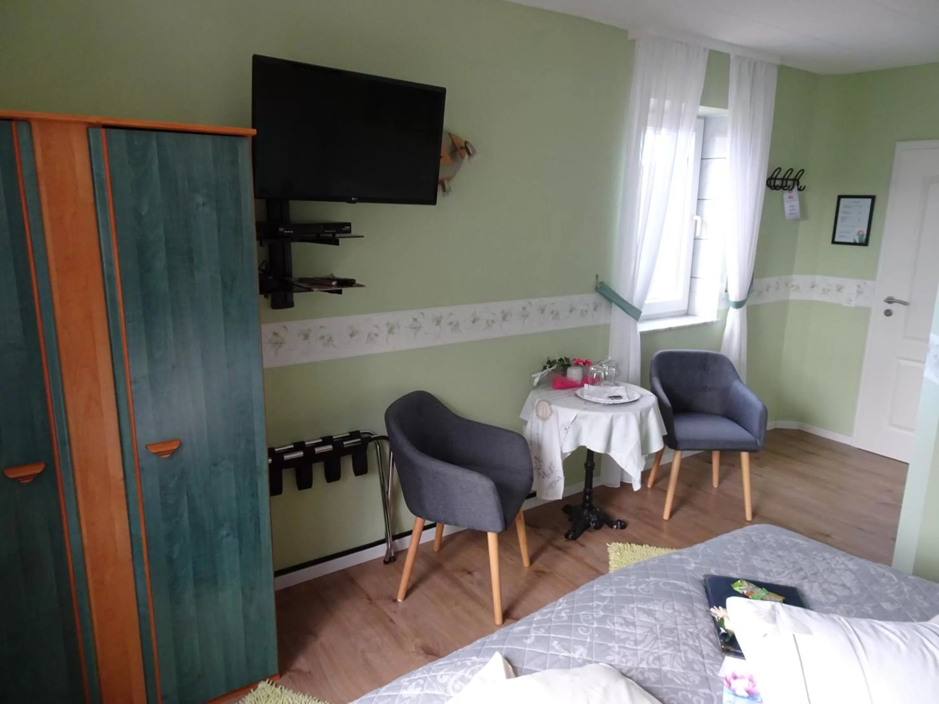 Photo of the whole room, TV/Entertainment Center in Pension und Apartment Landhaus Fricke