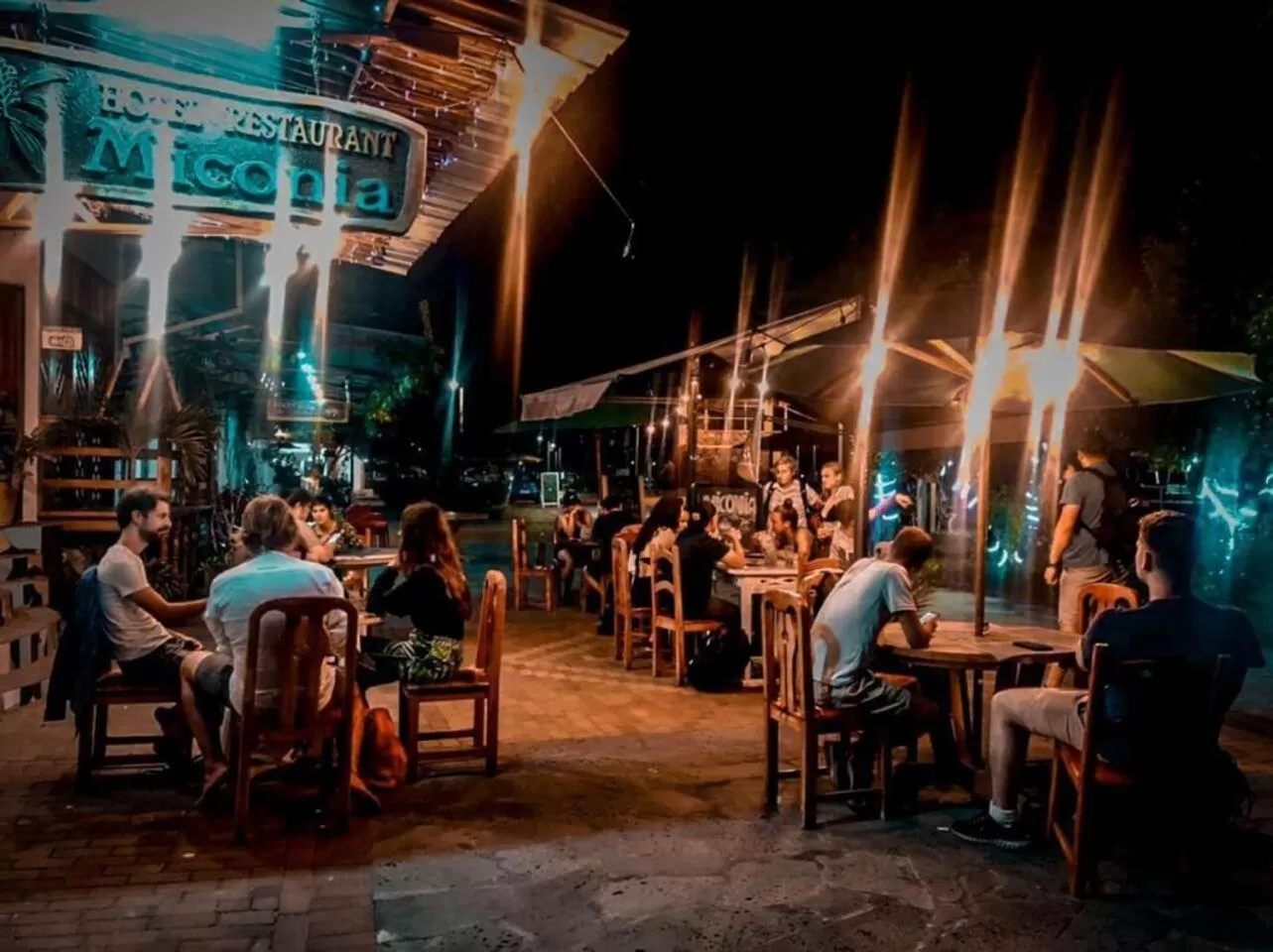 Restaurant/Places to Eat in Hotel Miconia