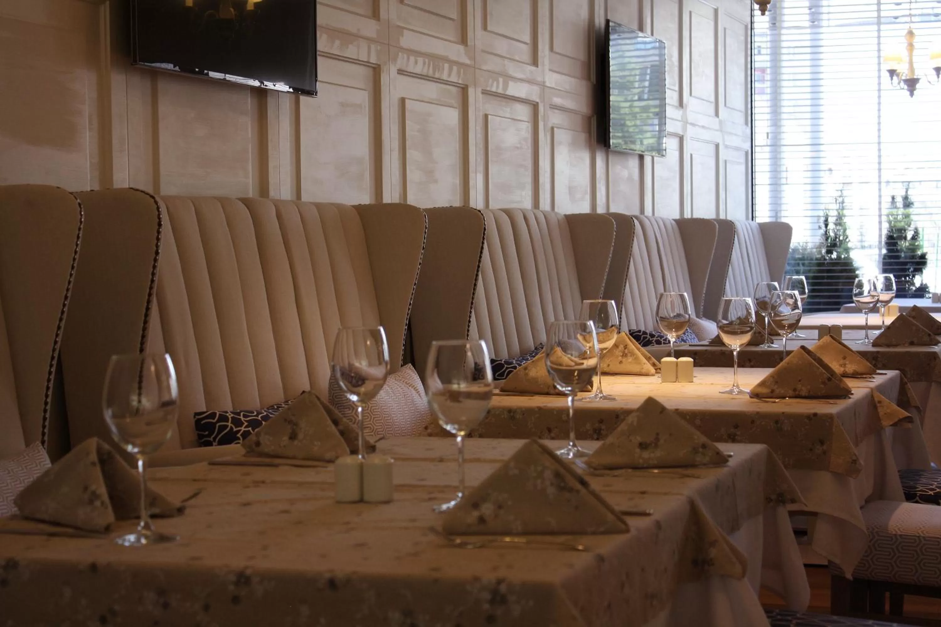 Restaurant/places to eat in Best Western Plus Olives City Hotel - Free Pool & Parking