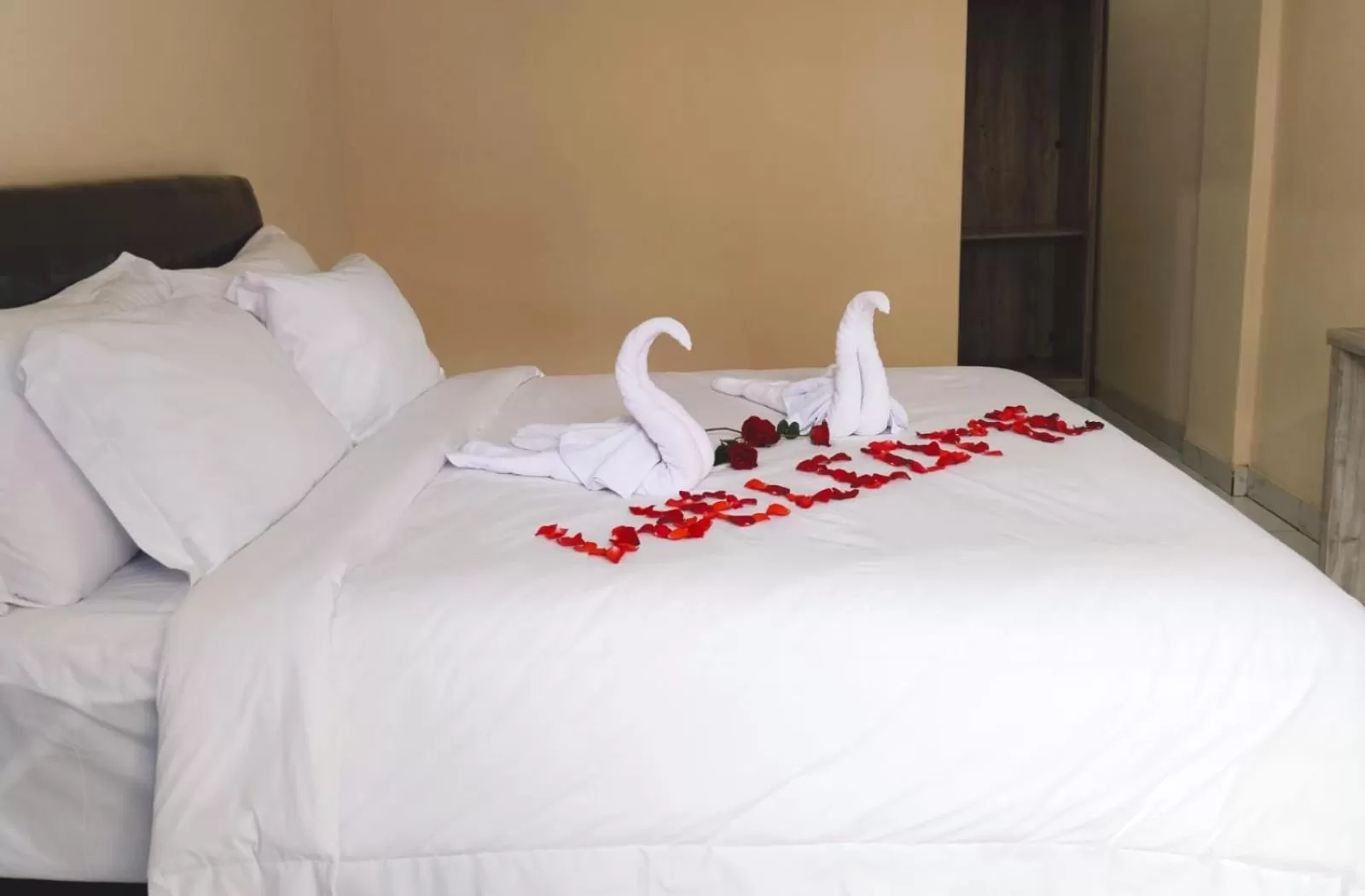 Bed in THE LAVIANA HOTEL