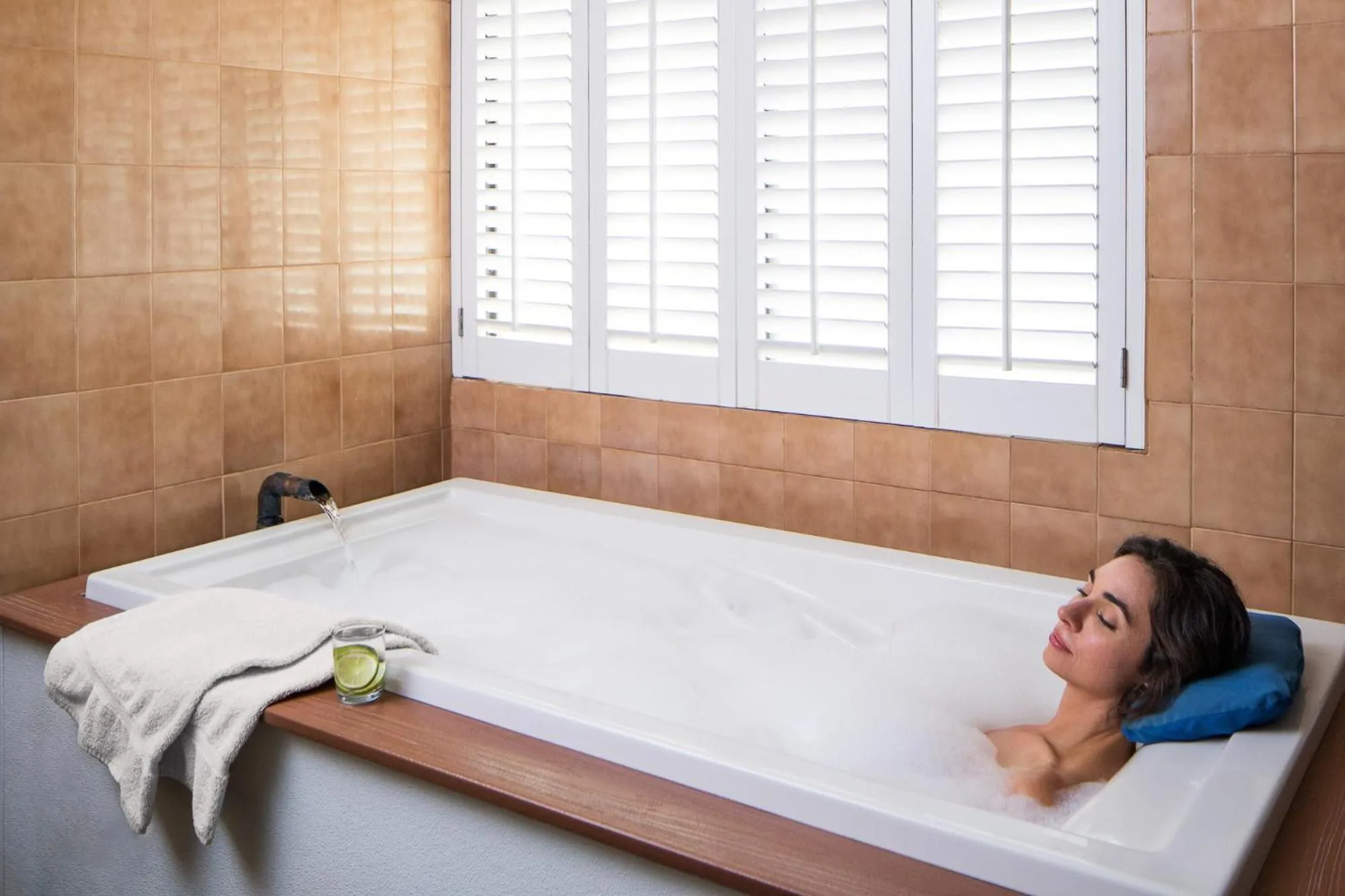 Bathroom, Bed in Roman Spa Resort