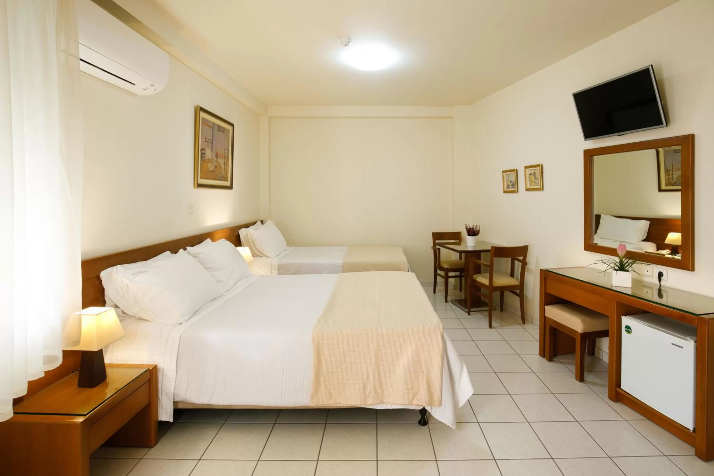 Bed in Hotel ΑΤΗΙΝΑ