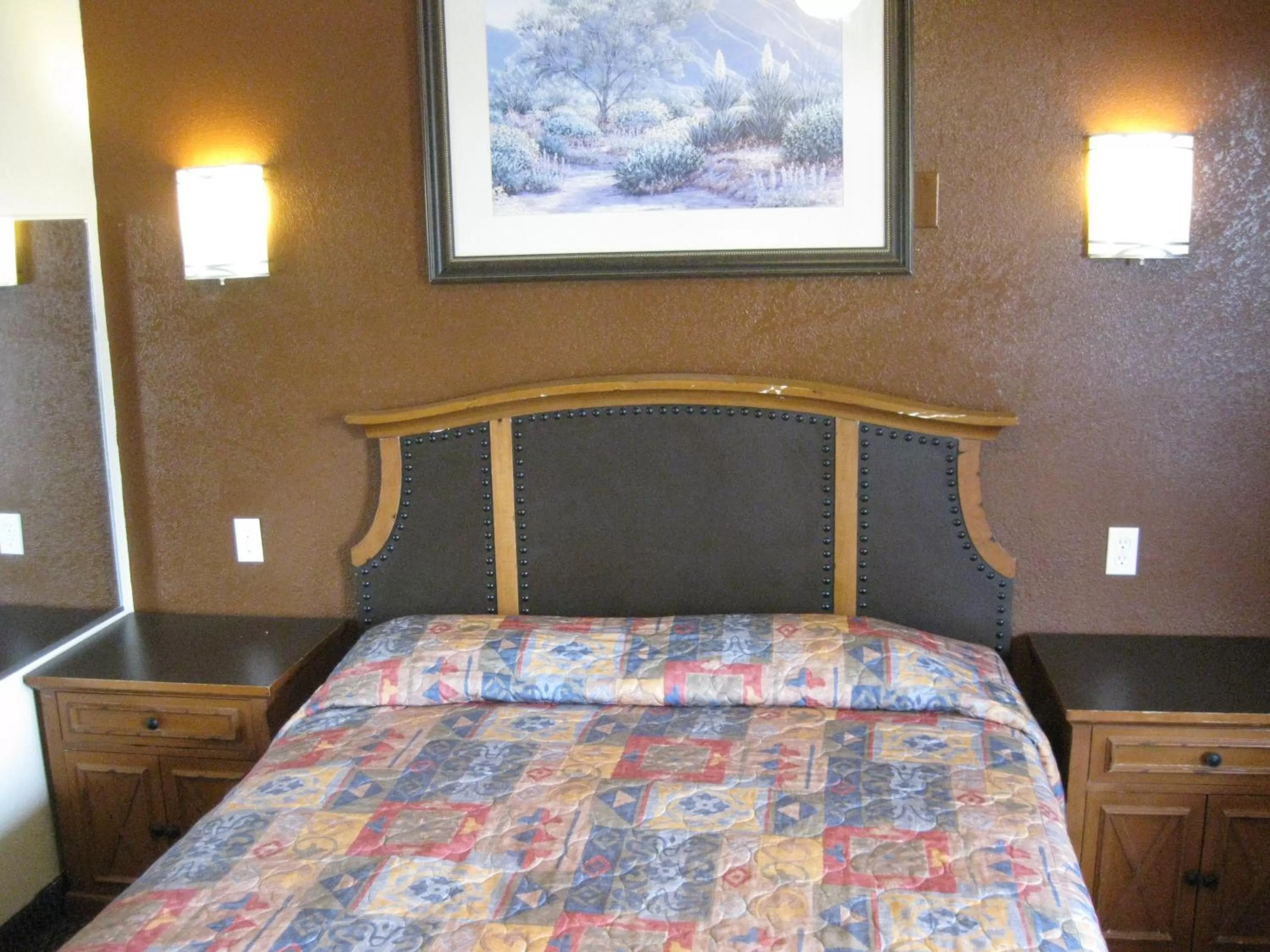 Bed in Sunshine Motel