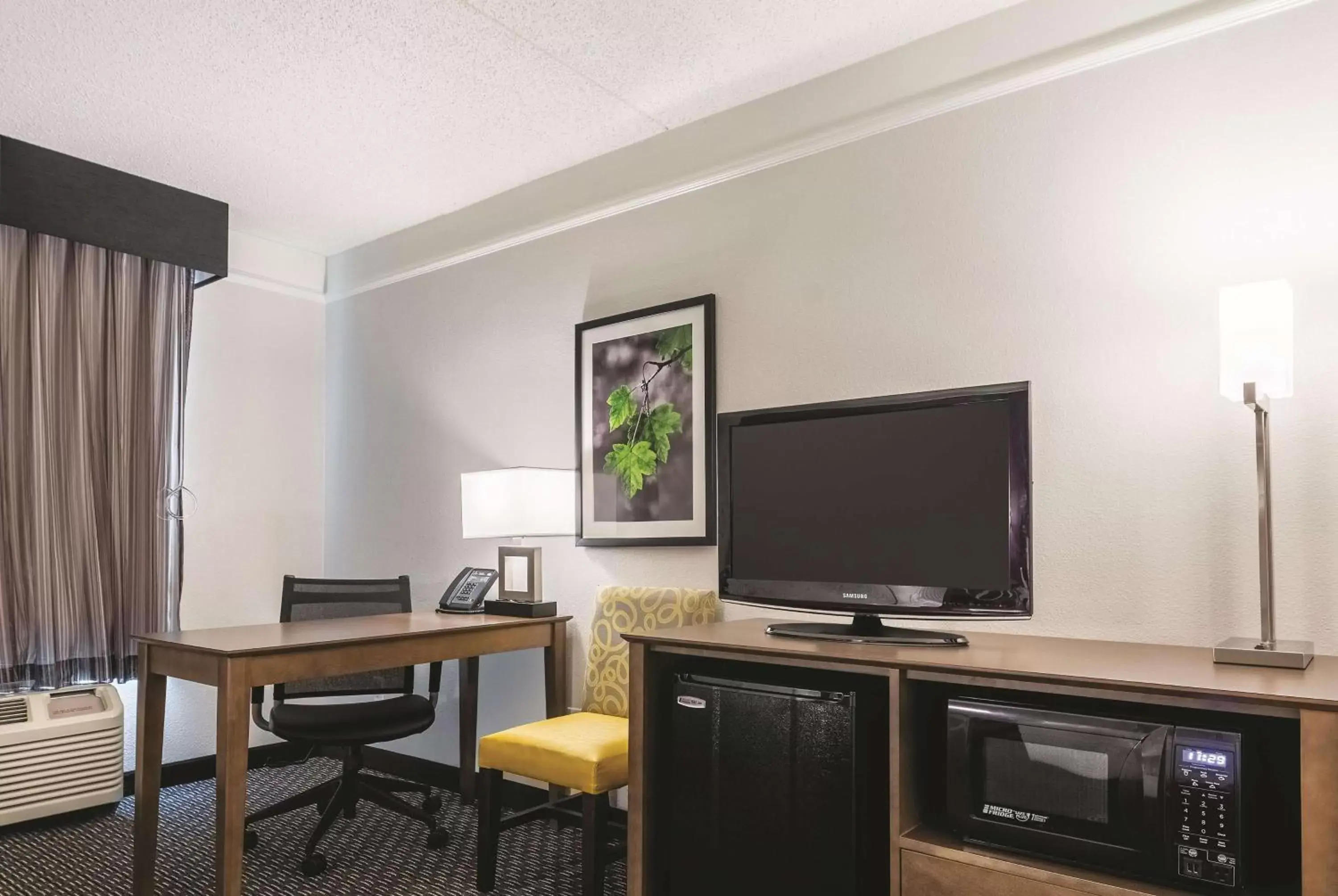 Doube Room with Two Double Beds and Roll-In Shower - Mobility/Hearing Accessible - Non-Smoking in La Quinta by Wyndham Alexandria Airport Doube Room with Two Double Beds and Roll-In Shower - Mobility/Hearing Accessible - Non-Smoking in La Quinta by Wyndham Alexandria Airport