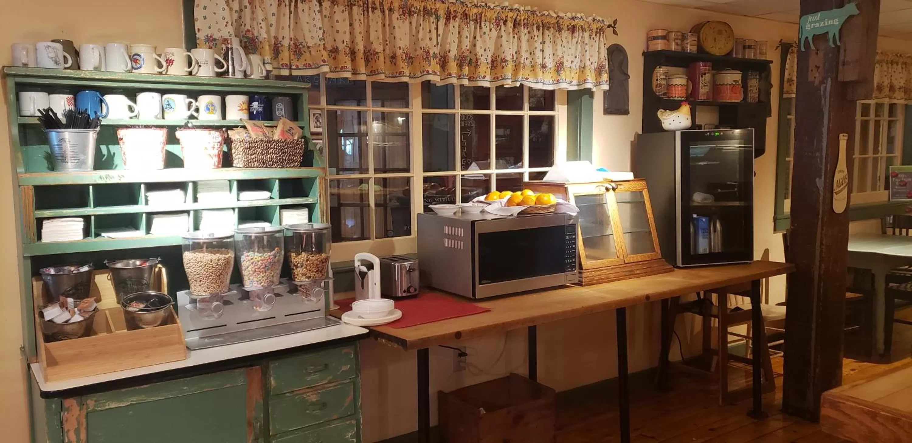 Breakfast in The Common Man Inn, Spa & Lodge