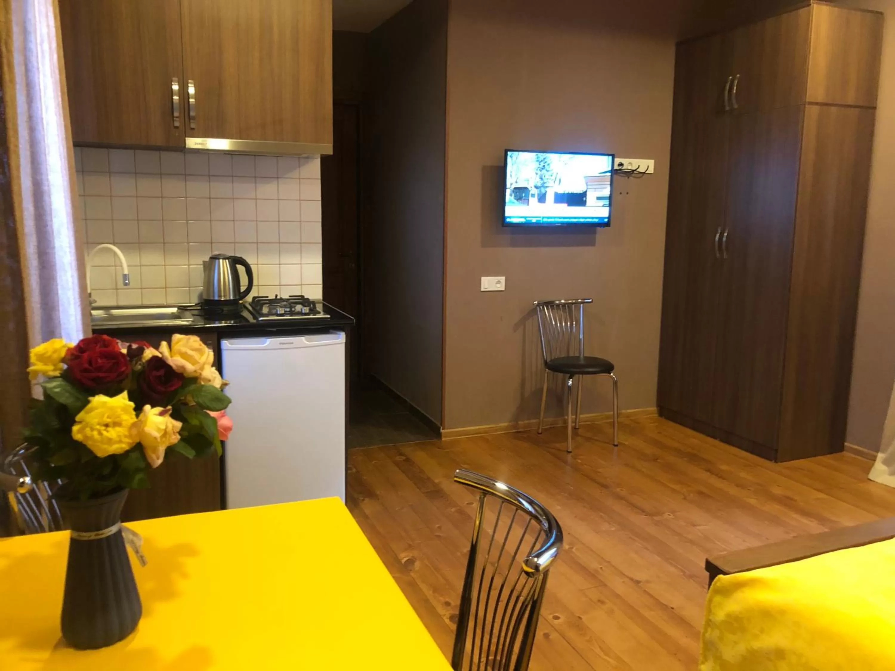 Kitchen/Kitchenette in Borjomi Yellow Hotel