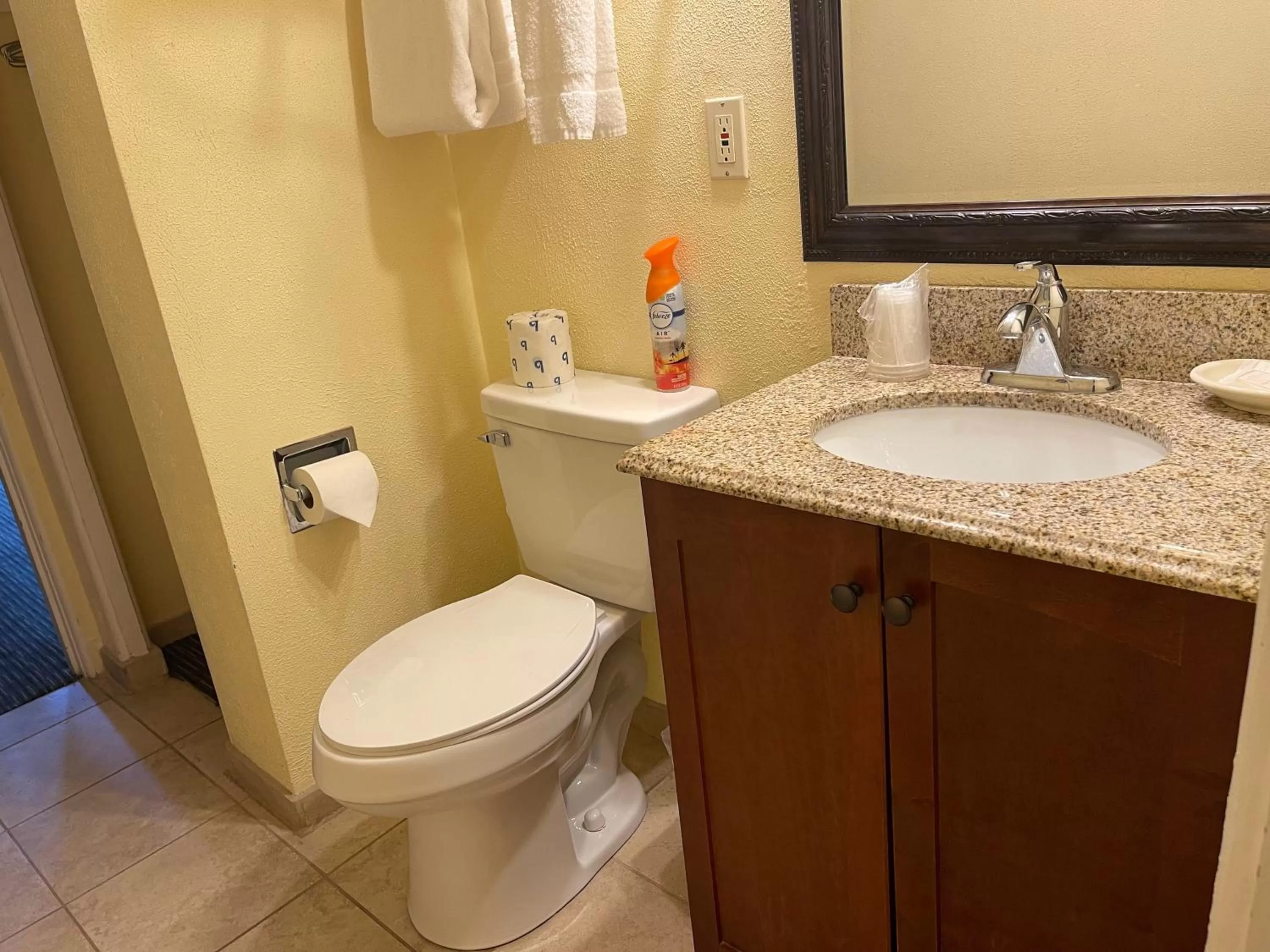 Bathroom in Pikes Peak Inn