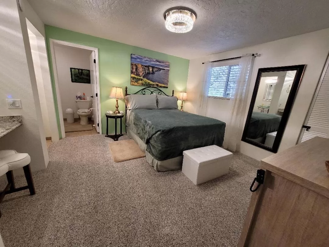 Photo of the whole room, Bed in Misty Valley Inn