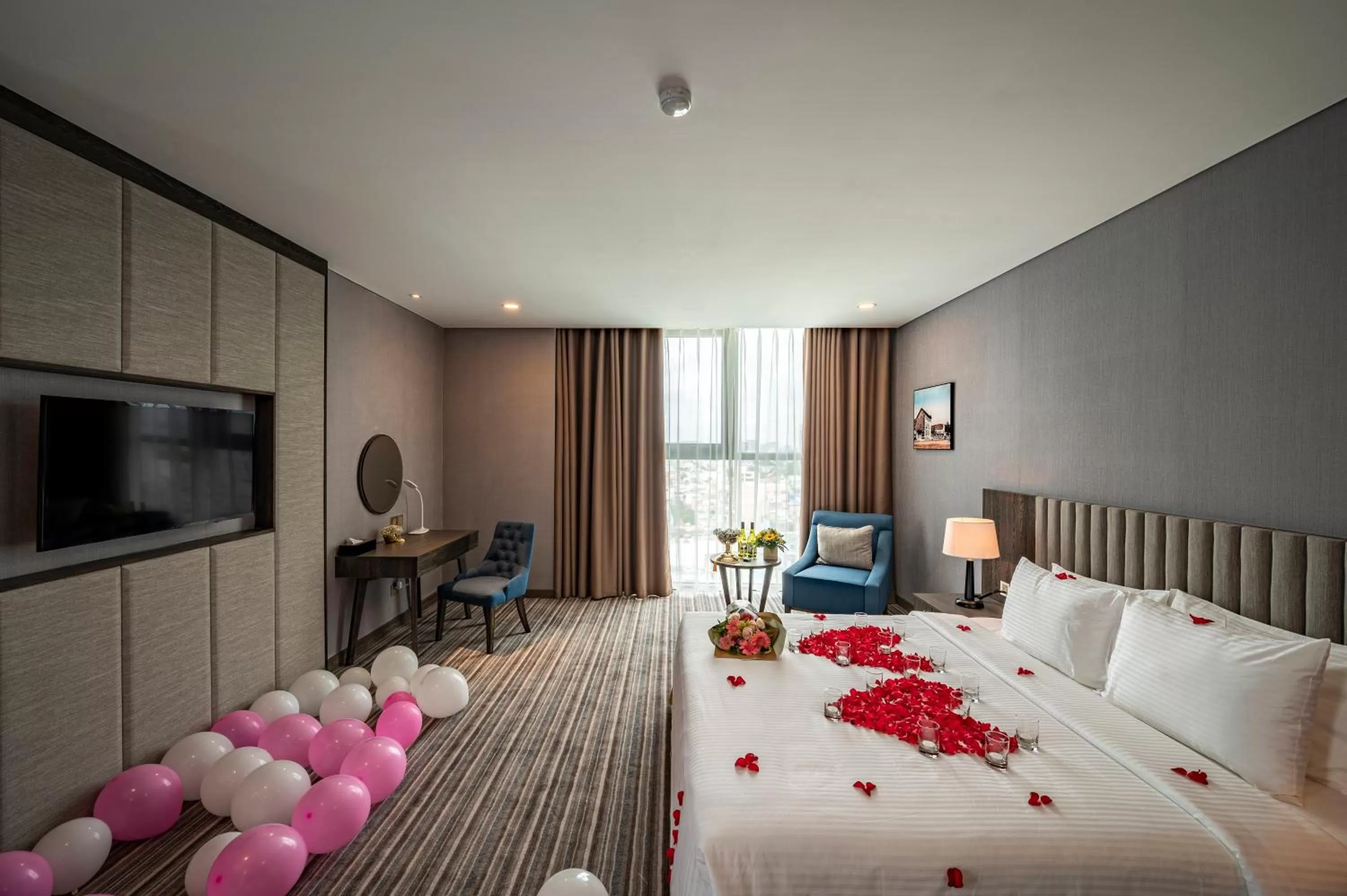 Photo of the whole room, Bed in Muong Thanh Luxury Saigon Hotel