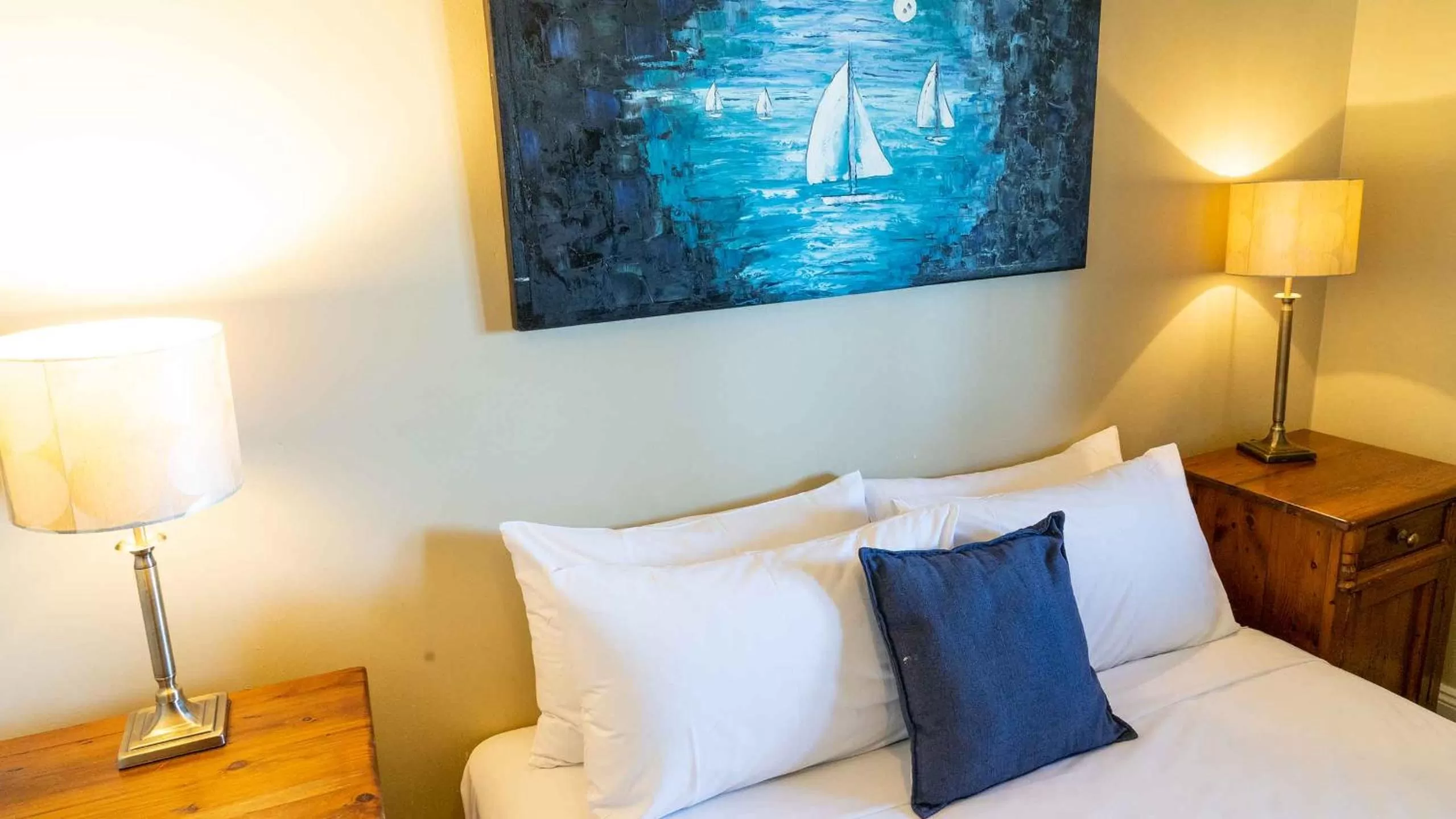 Bed in Anchorage Seafront Hotel