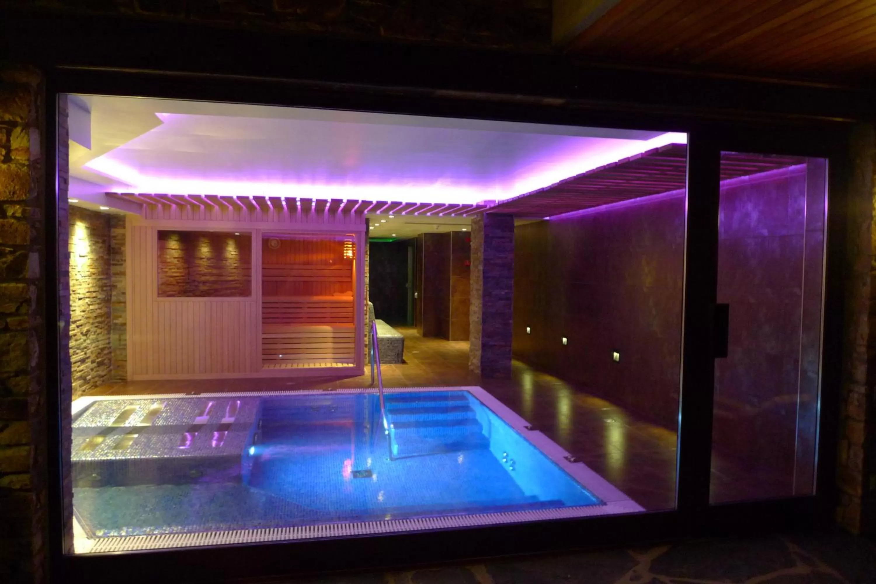 Swimming pool in Hotel & SPA Niunit