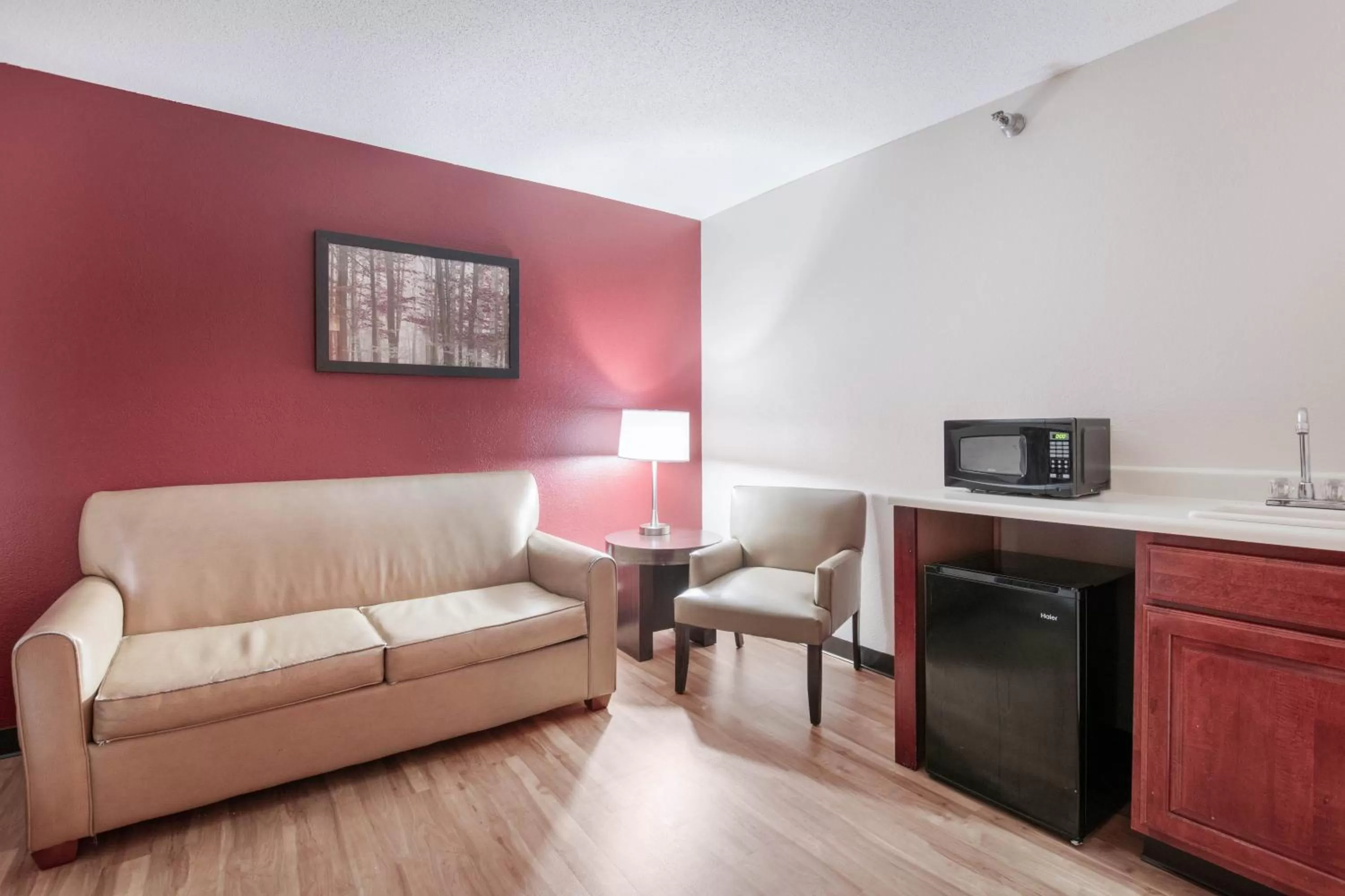 Bedroom in Red Roof Inn Richmond, KY