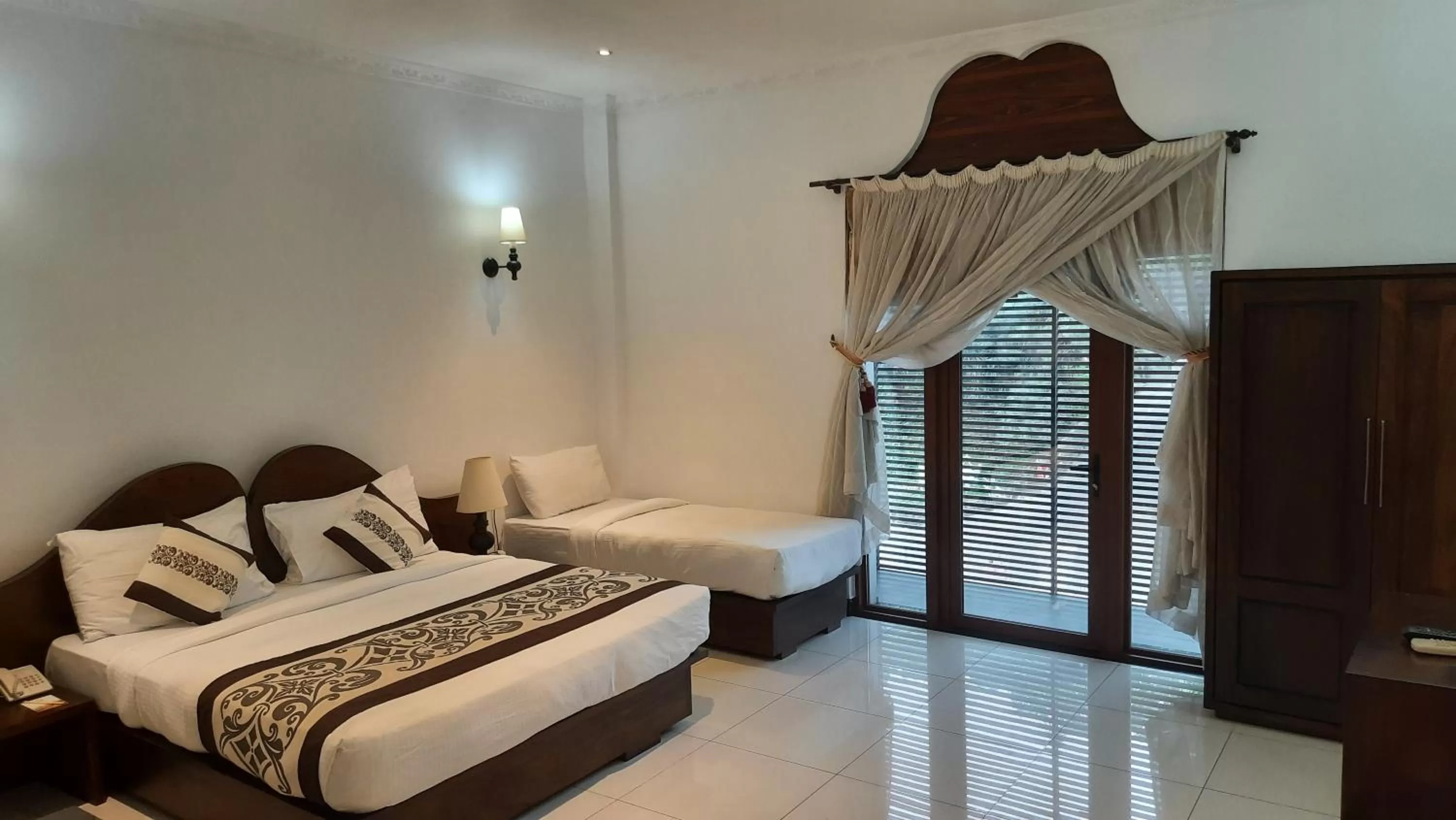 Bedroom, Bed in Royal Kandyan Hotel