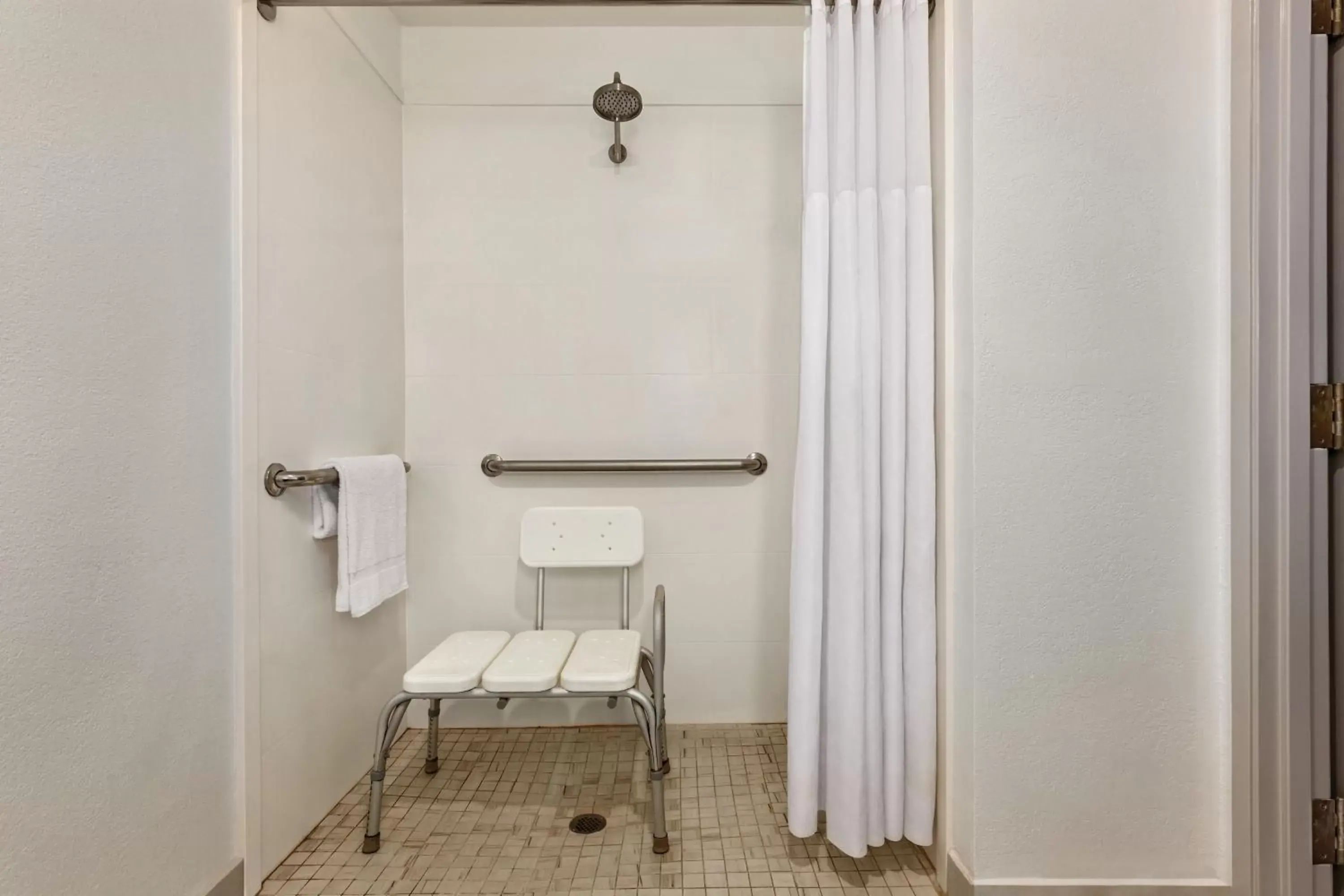 King Room with Roll-in Shower - Disability Access/Non-Smoking in Country Inn & Suites by Radisson, Beaufort West, SC King Room with Roll-in Shower - Disability Access/Non-Smoking in Country Inn & Suites by Radisson, Beaufort West, SC