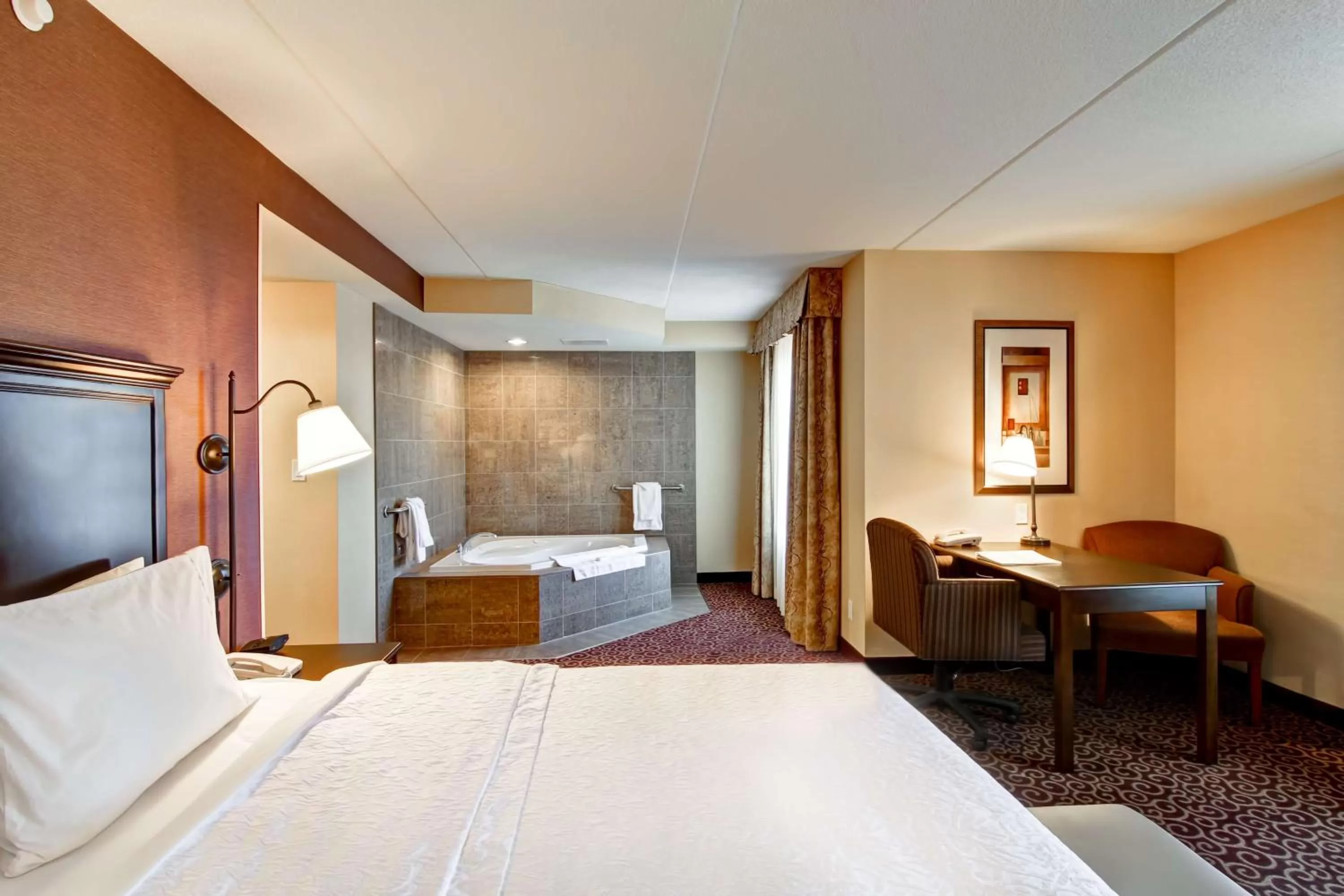 Bed in Hampton Inn Sudbury, Ontario